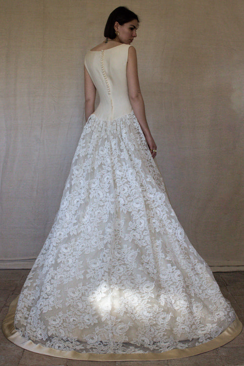 137 - VINTAGE LORENZO RIVA DESIGNER SIGNED WEDDING DRESS: PRECIOUS SILK & LACE TRAIN GOWN - 1950S 1960S ARCHIVAL COUTURE