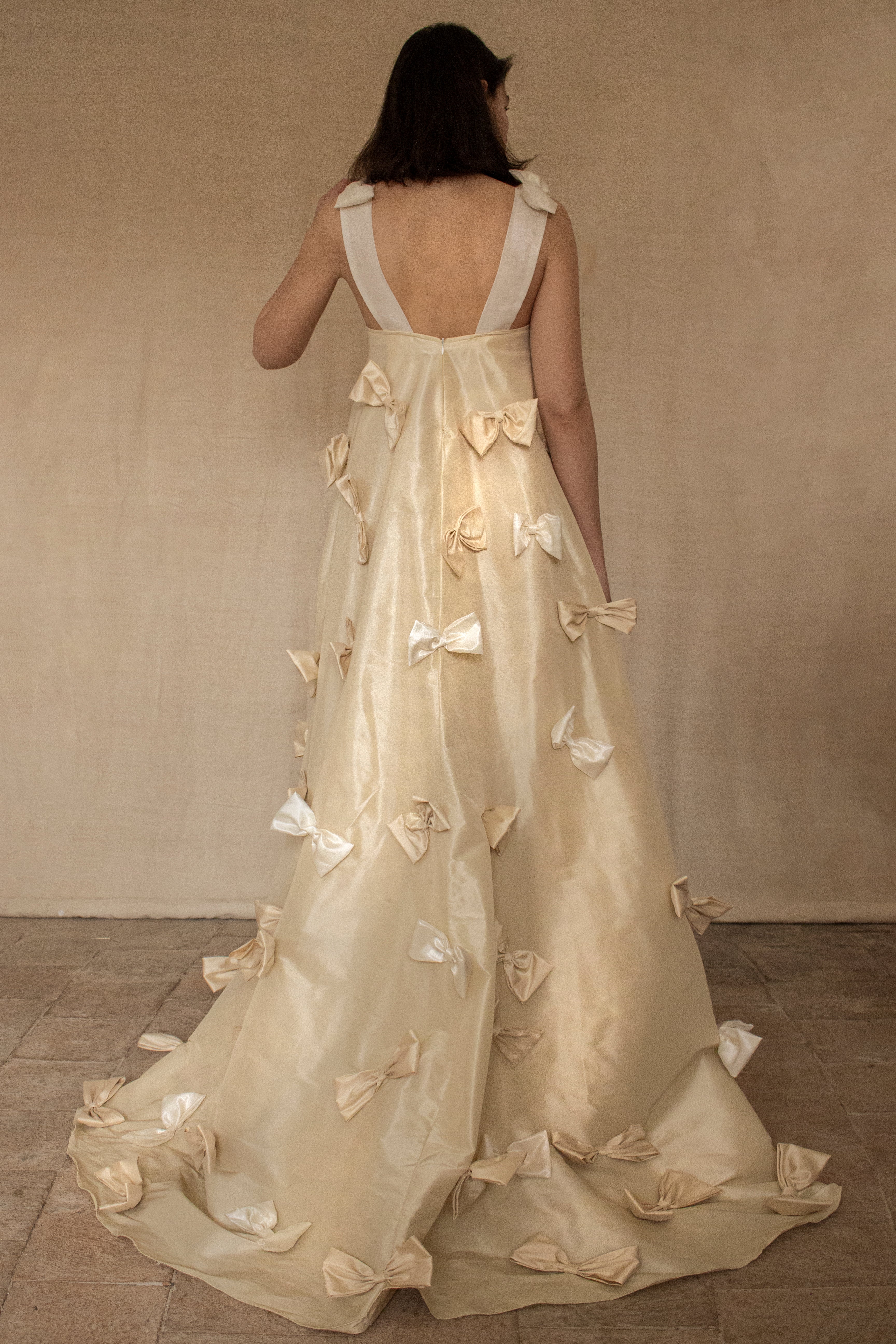 339 - ECRU BEIGE SILK TAFFETA UPCYCLED WEDDING DRESS: UNIQUE VINTAGE TRAPEZE GOWN WITH ALL-OVER CREAM BOW DÉCOR