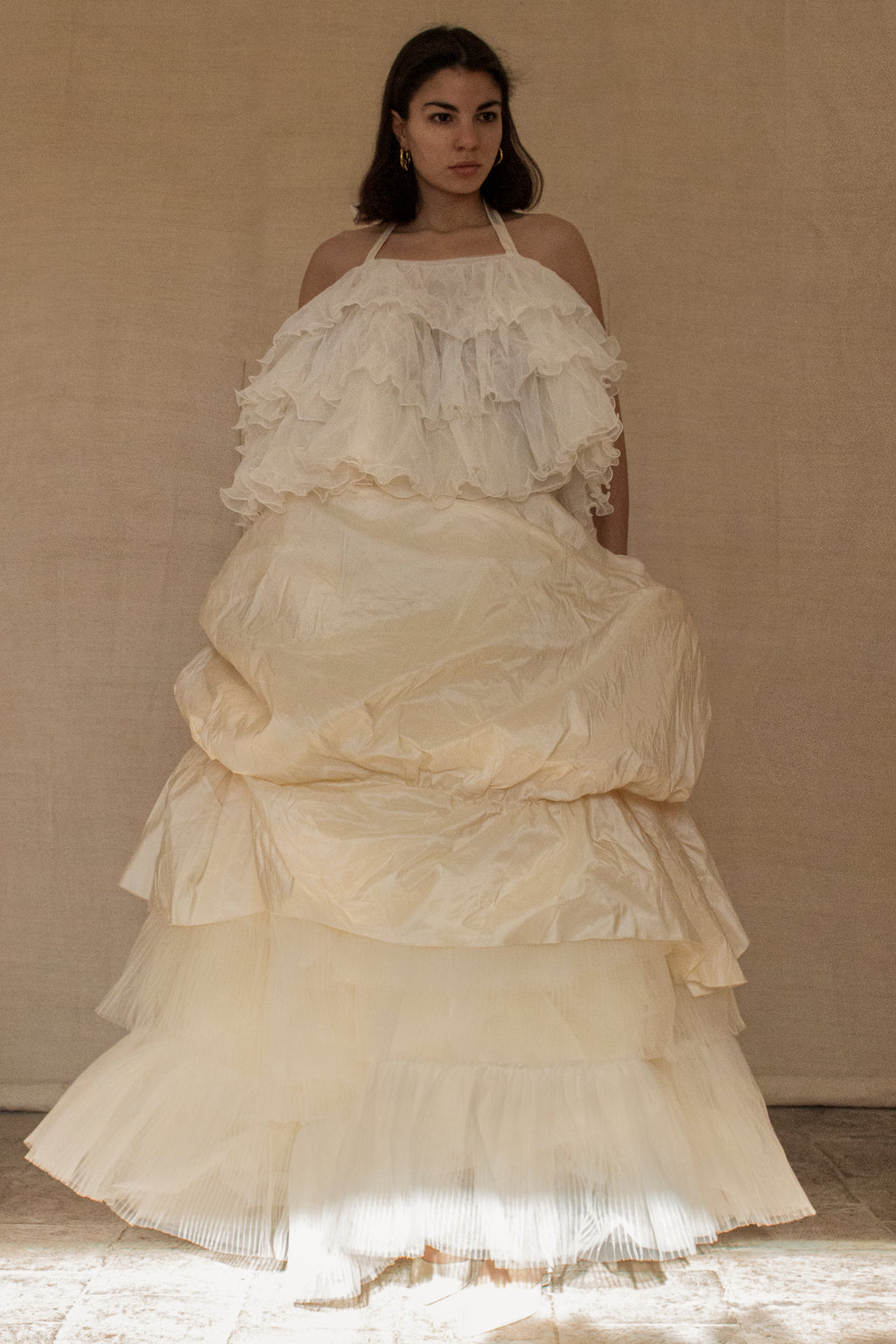 335 - ROMANTIC CREAM SILK TAFFETA VINTAGE WEDDING DRESS: UNIQUE 3-PIECE BALL GOWN WITH RUFFLED CLOUD CAPE - Vague atelier