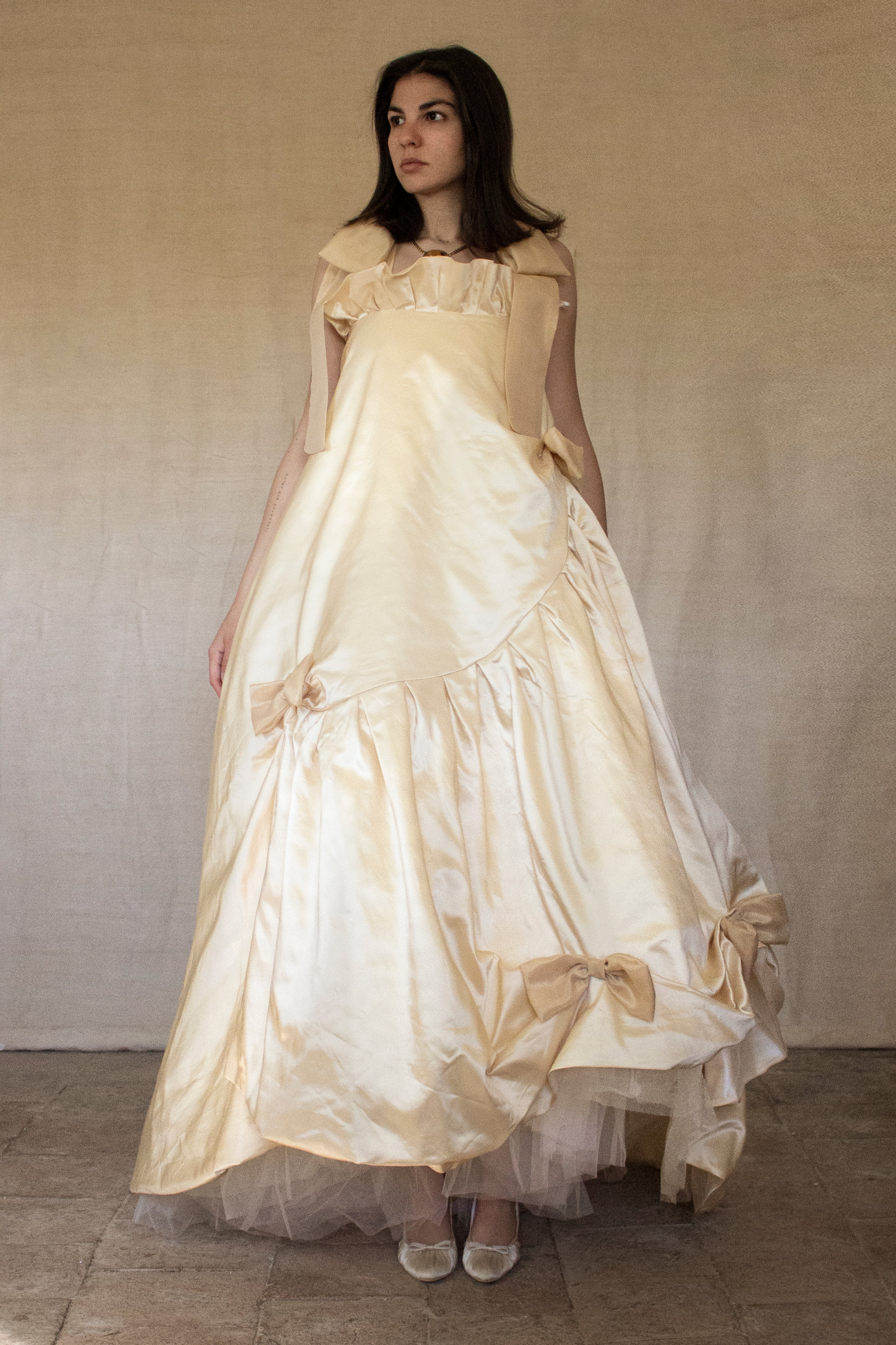 354 - UNIQUE SILK TAFFETA TRAPEZE WEDDING DRESS: CREAM & CARAMEL GOWN WITH MAXI ORGANZA BOWS, OPEN BACK & RUFFLES - Vague atelier