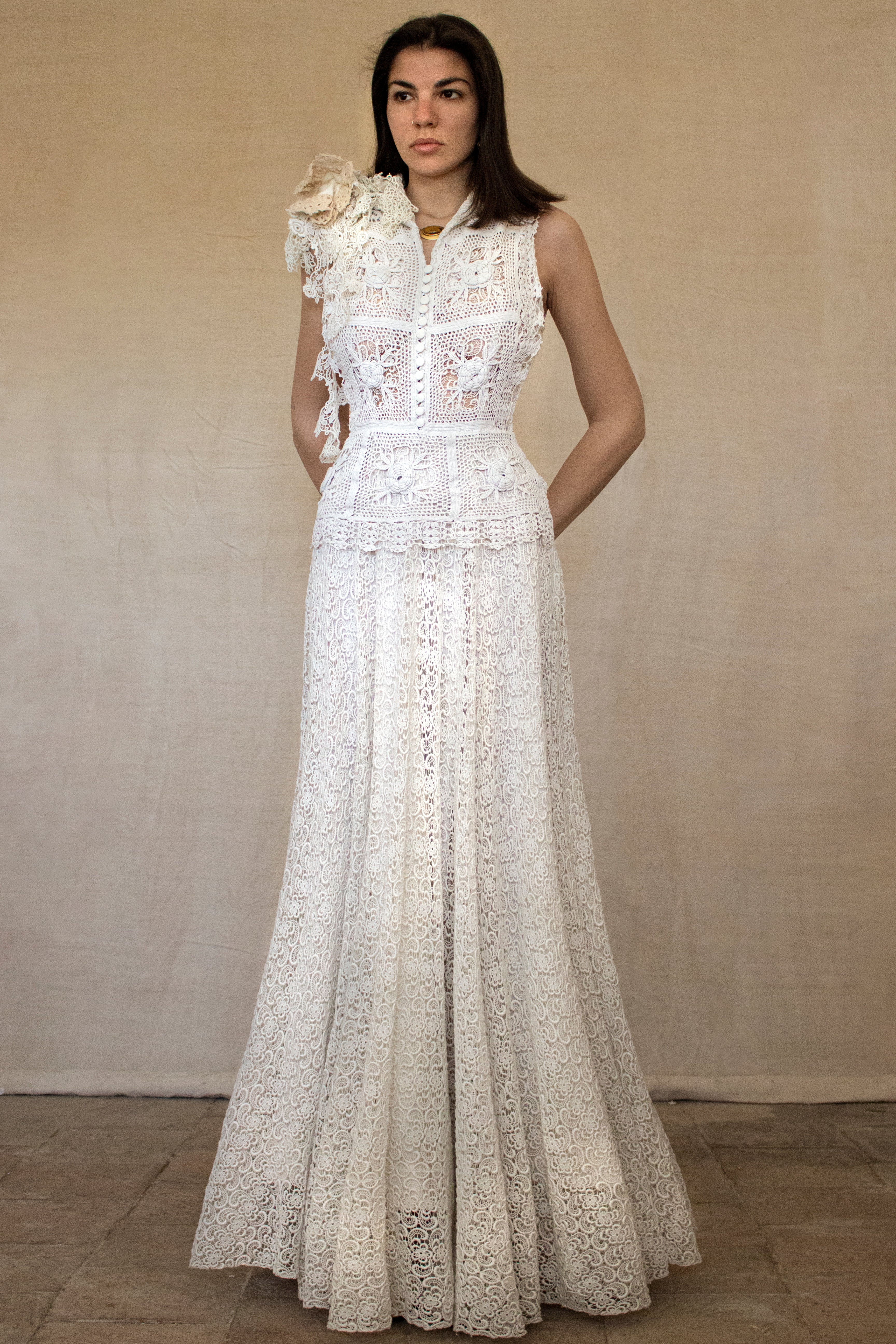 351 - ORIGINAL 1950S VINTAGE MACRAME LACE WEDDING DRESS: ECRU TEA LENGTH GOWN WITH CROCHET FLORAL INLAYS, BOHO CHIC RUSTIC BRIDAL STYLE