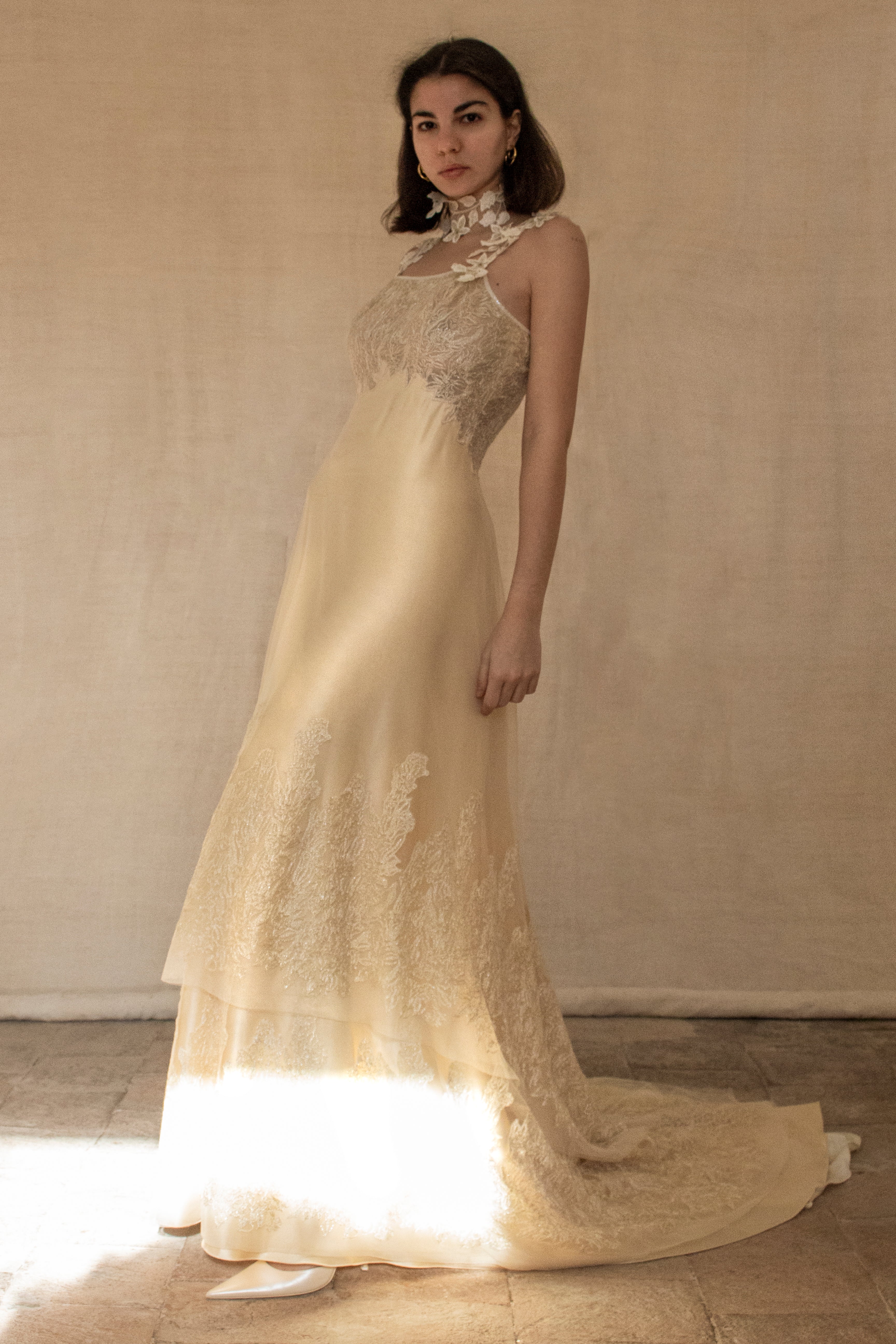 332 - GOLDEN SILK TULLE VINTAGE WEDDING DRESS: UNIQUE A-LINE SLIP GOWN WITH FLORAL DETAILS & TRAIN