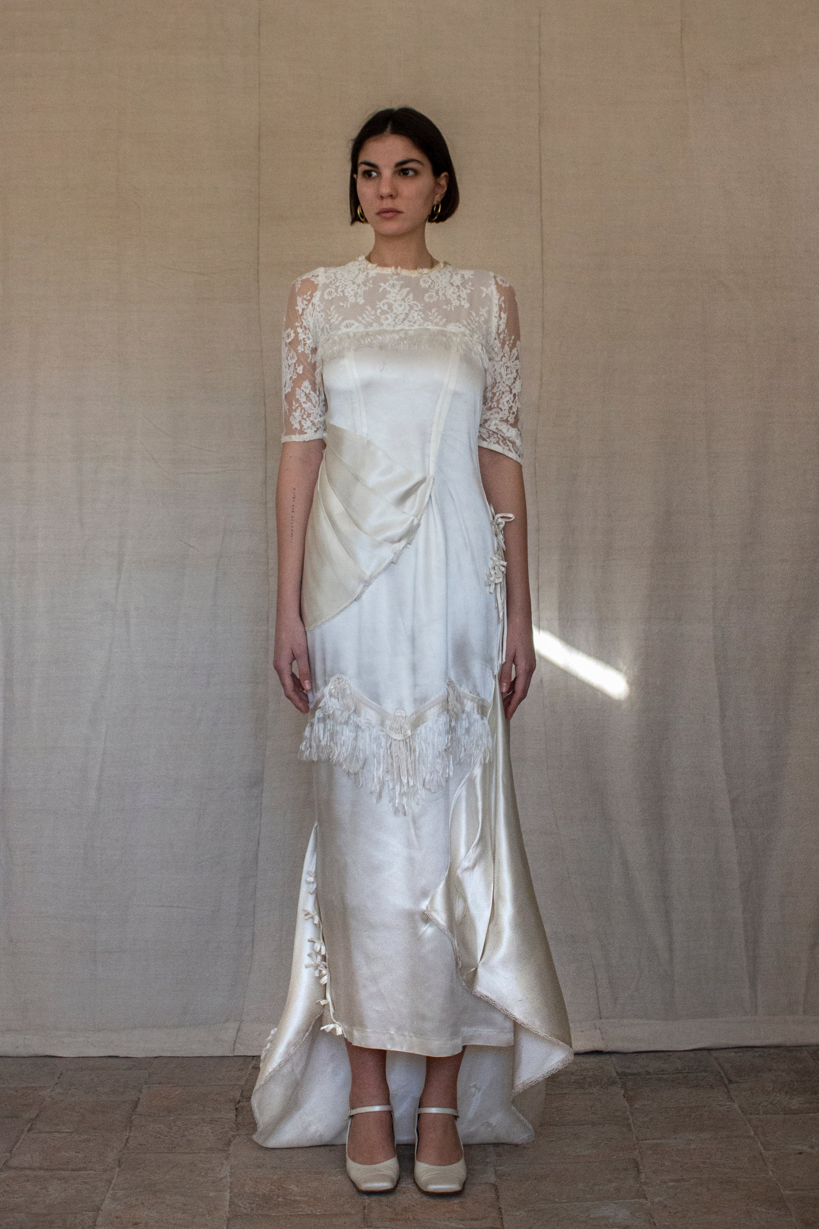 263 - MUSEUM QUALITY 1920S ANTIQUE BRIDAL GOWN: RESTORED ART DECO SILK SATIN & LACE DRESS WITH FRINGES