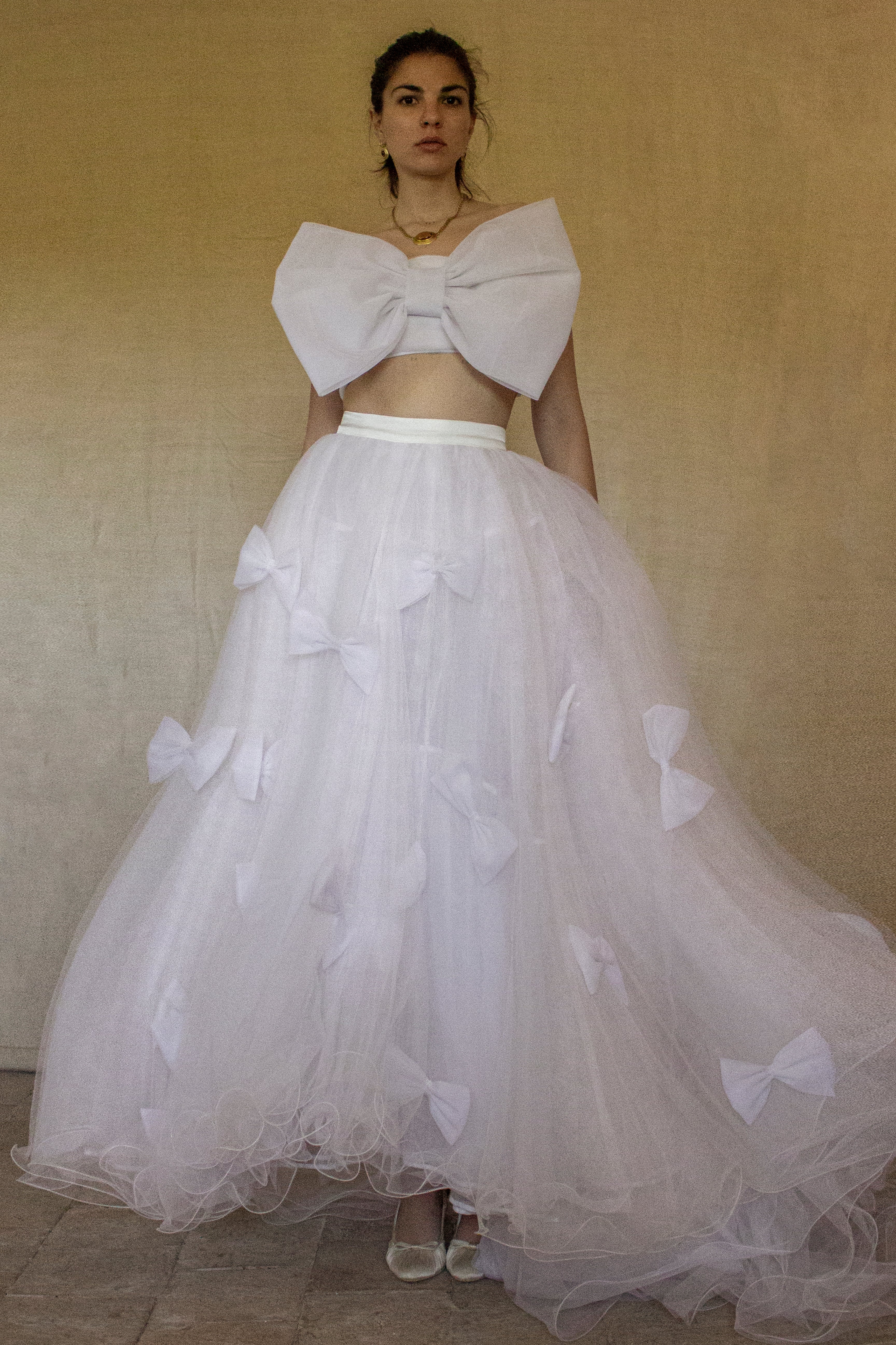 236 - VINTAGE TWO-PIECE TULLE WEDDING DRESS: CROP TOP WITH MAXI BOW & BIG BALL GOWN SKIRT - WHITE 90s STYLE - Vague atelier