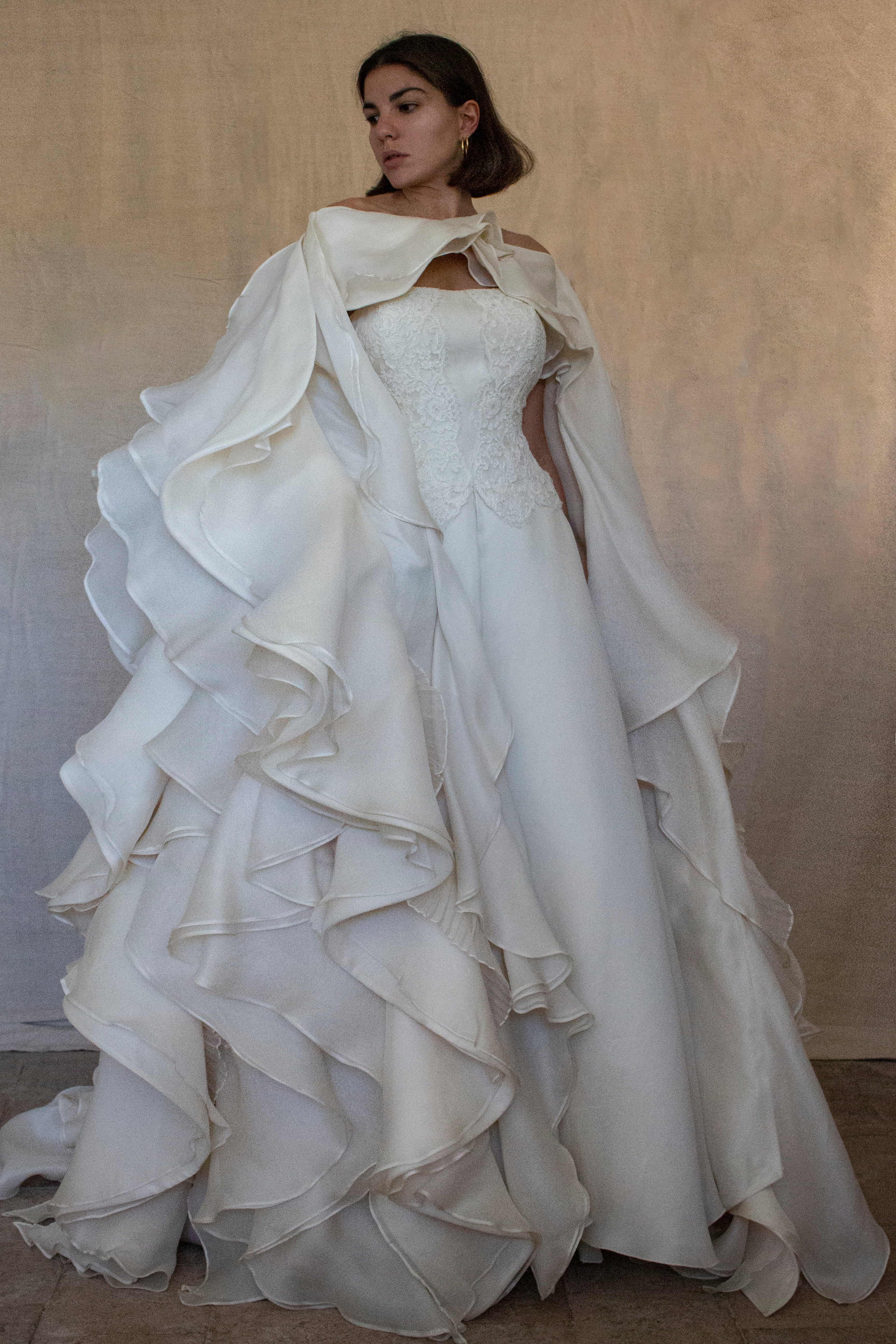 320 - LUXURY PURE SILK VINTAGE BRIDAL GOWN: A-LINE LACE DRESS WITH DETACHABLE RUFFLED CAPE