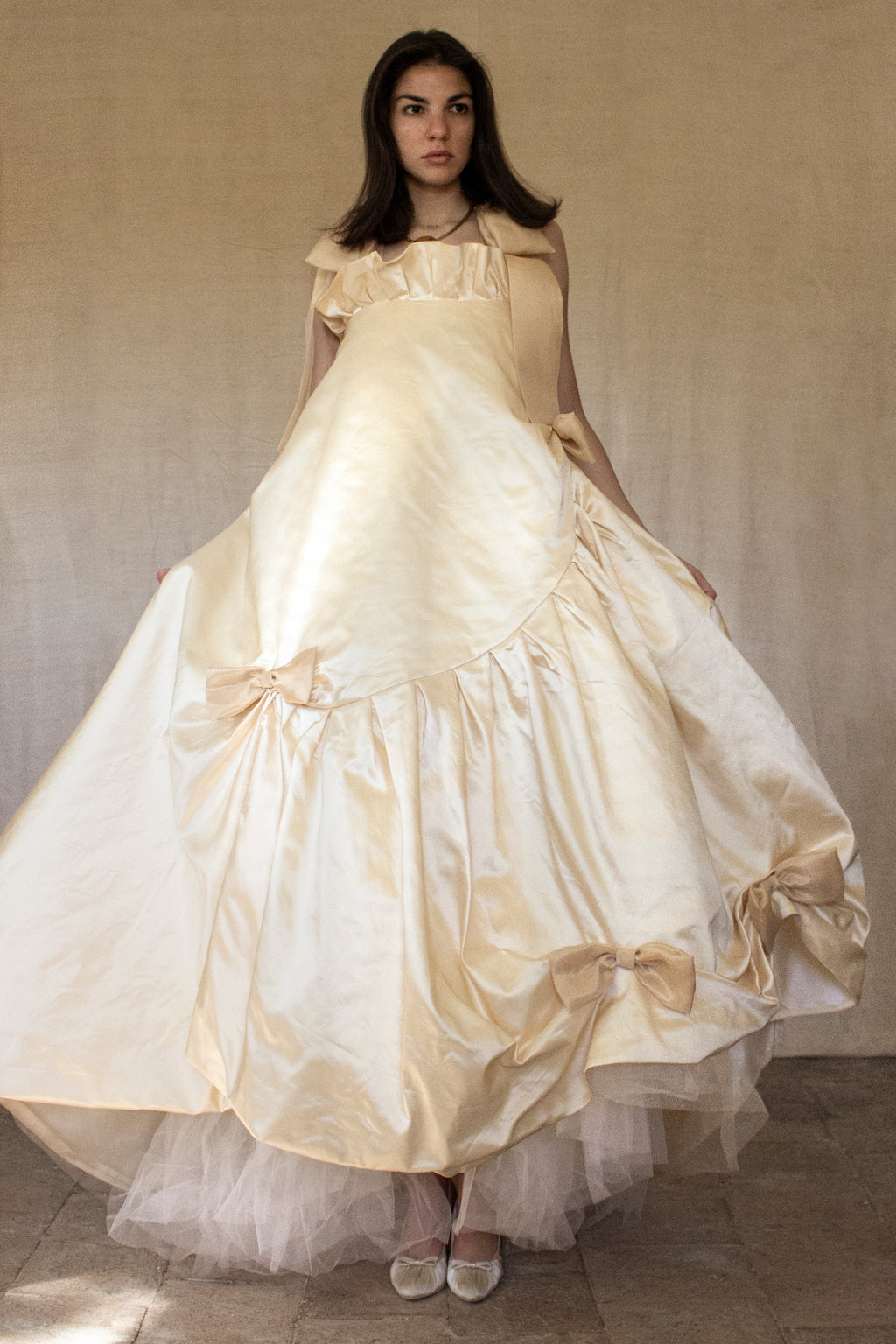 354 - UNIQUE SILK TAFFETA TRAPEZE WEDDING DRESS: CREAM & CARAMEL GOWN WITH MAXI ORGANZA BOWS, OPEN BACK & RUFFLES - Vague atelier
