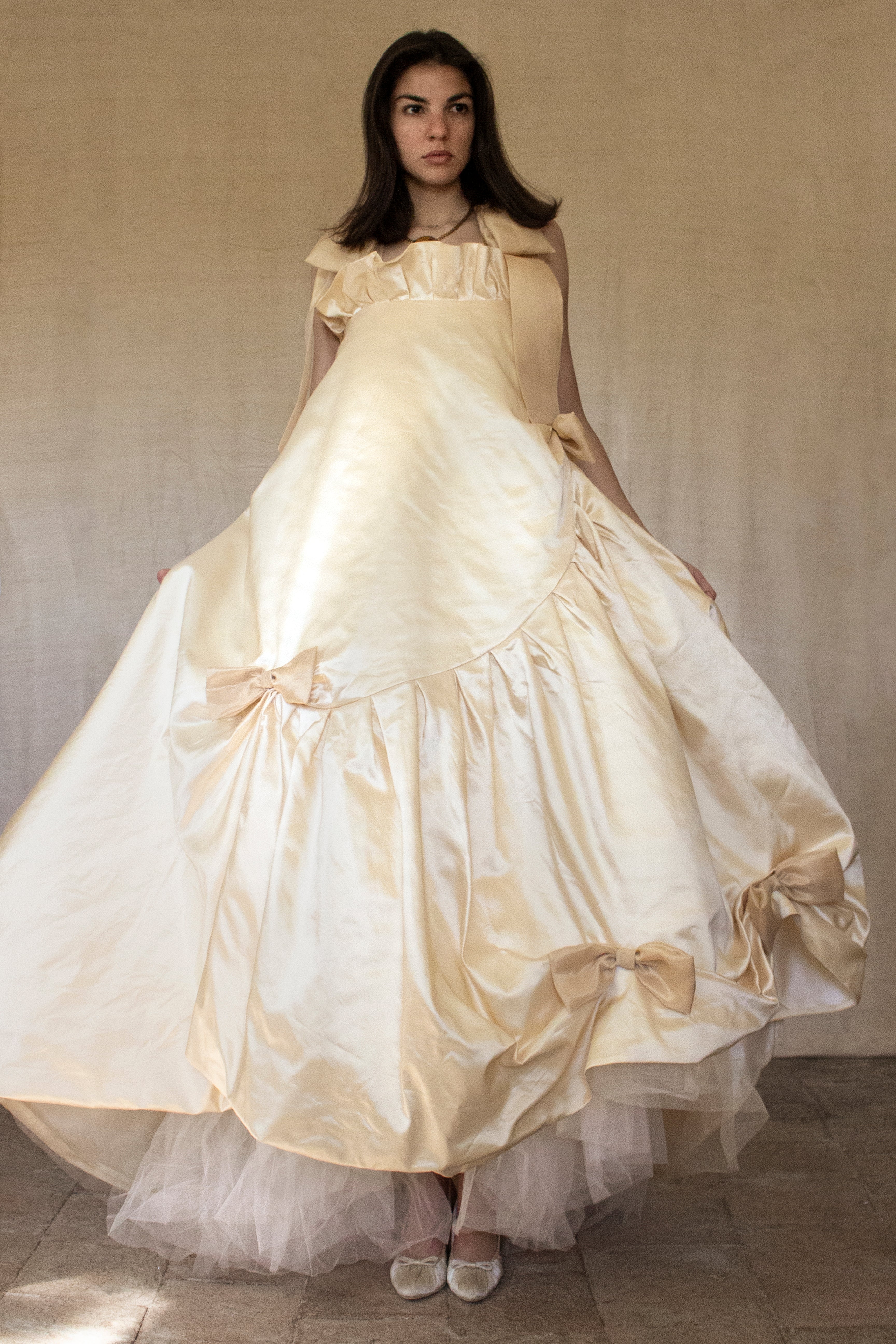 354 - UNIQUE SILK TAFFETA TRAPEZE WEDDING DRESS: CREAM & CARAMEL GOWN WITH MAXI ORGANZA BOWS, OPEN BACK & RUFFLES - Vague atelier