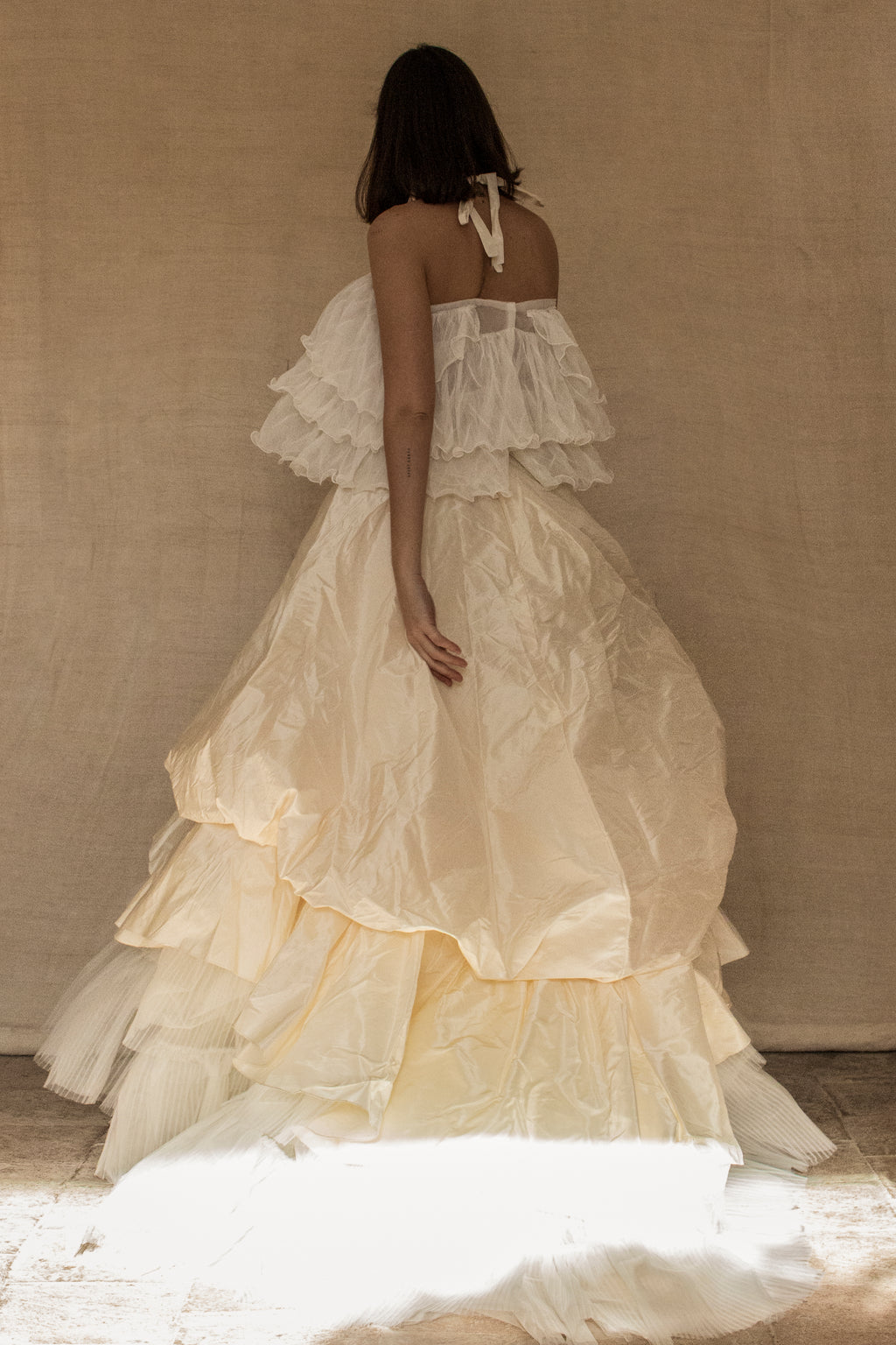 335 - ROMANTIC CREAM SILK TAFFETA VINTAGE WEDDING DRESS: UNIQUE 3-PIECE BALL GOWN WITH RUFFLED CLOUD CAPE - Vague atelier