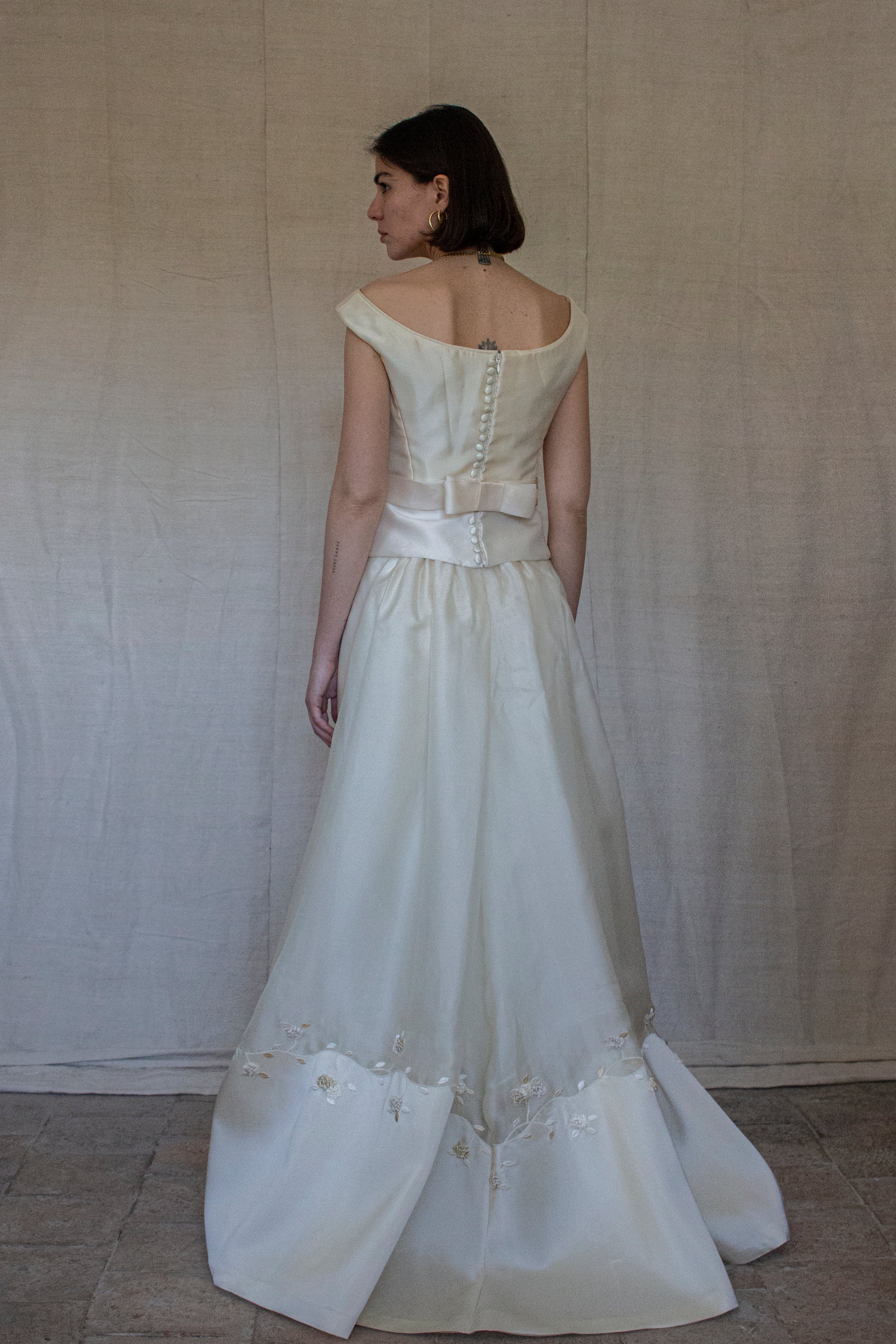 275 - MINIMALIST ELEGANT VINTAGE SILK ORGANZA BRIDAL SET: BATEAU TOP & A-LINE SKIRT WITH BACK BOW