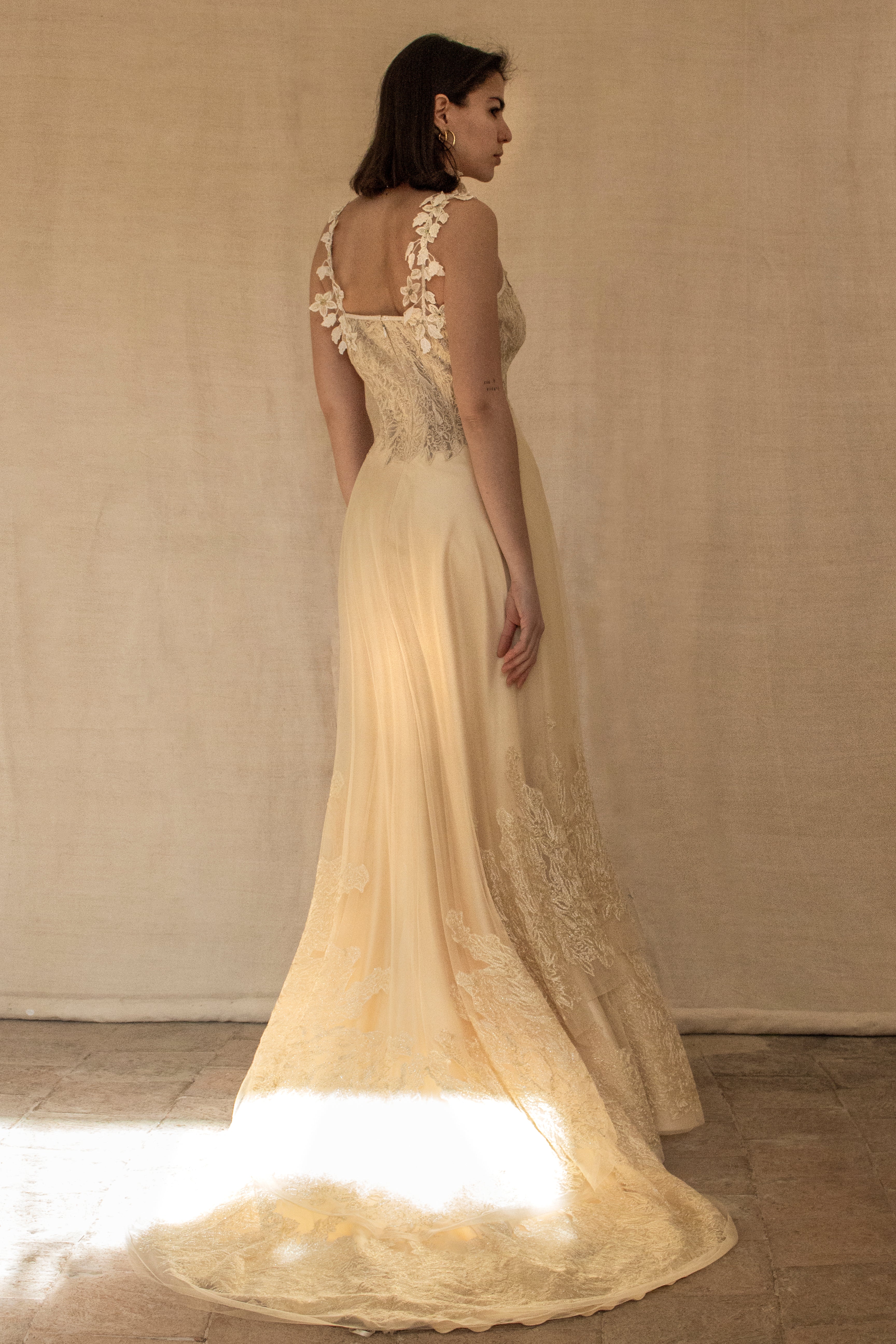 332 - GOLDEN SILK TULLE VINTAGE WEDDING DRESS: UNIQUE A-LINE SLIP GOWN WITH FLORAL DETAILS & TRAIN