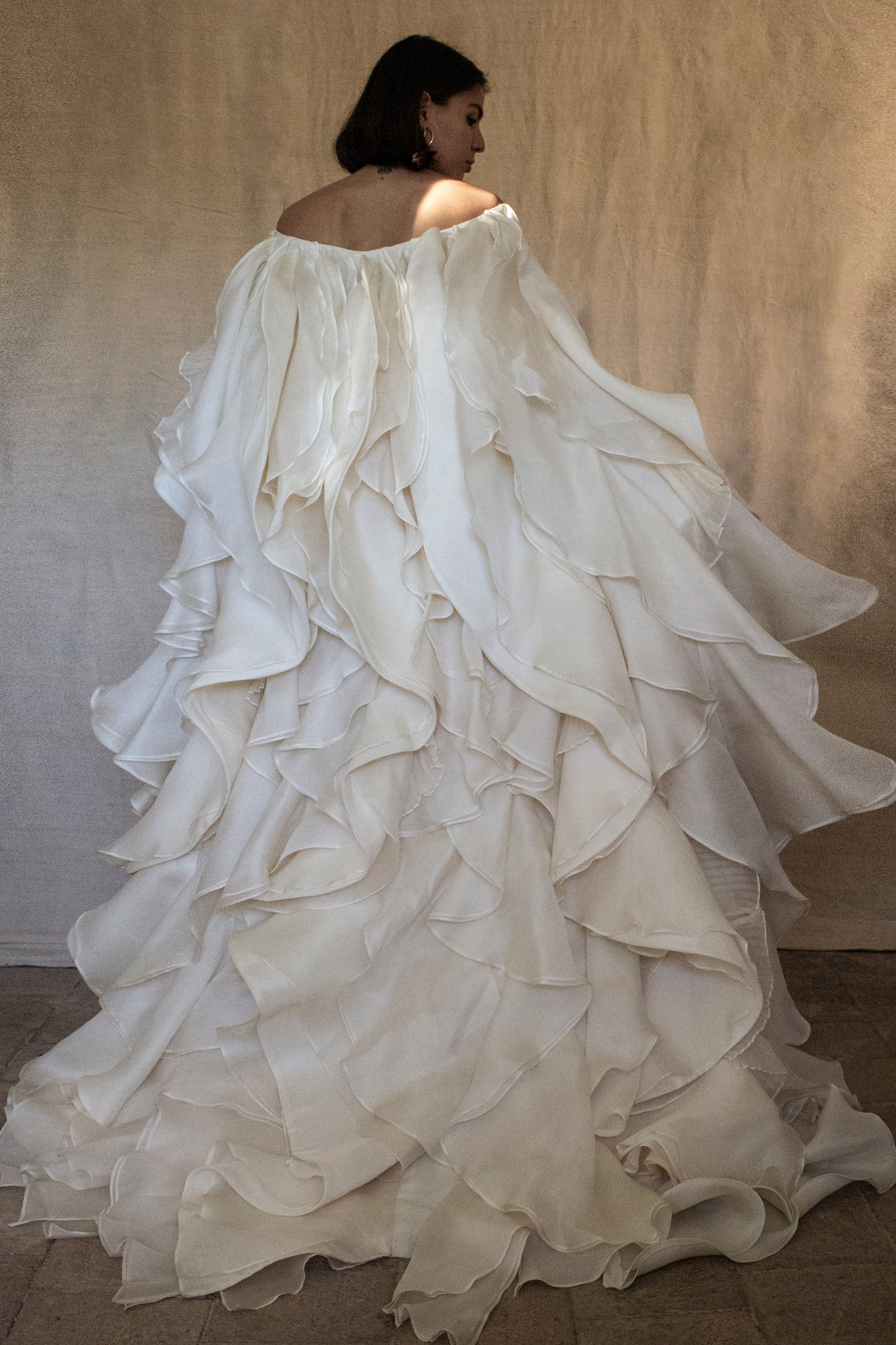 320 - LUXURY PURE SILK VINTAGE BRIDAL GOWN: A-LINE LACE DRESS WITH DETACHABLE RUFFLED CAPE