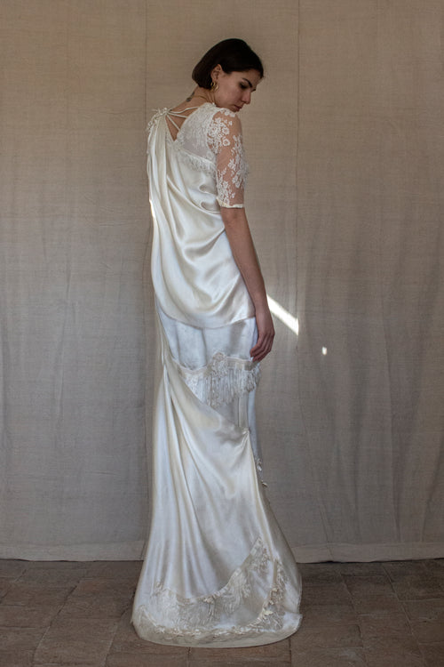 263 - MUSEUM QUALITY 1920S ANTIQUE BRIDAL GOWN: RESTORED ART DECO SILK SATIN & LACE DRESS WITH FRINGES