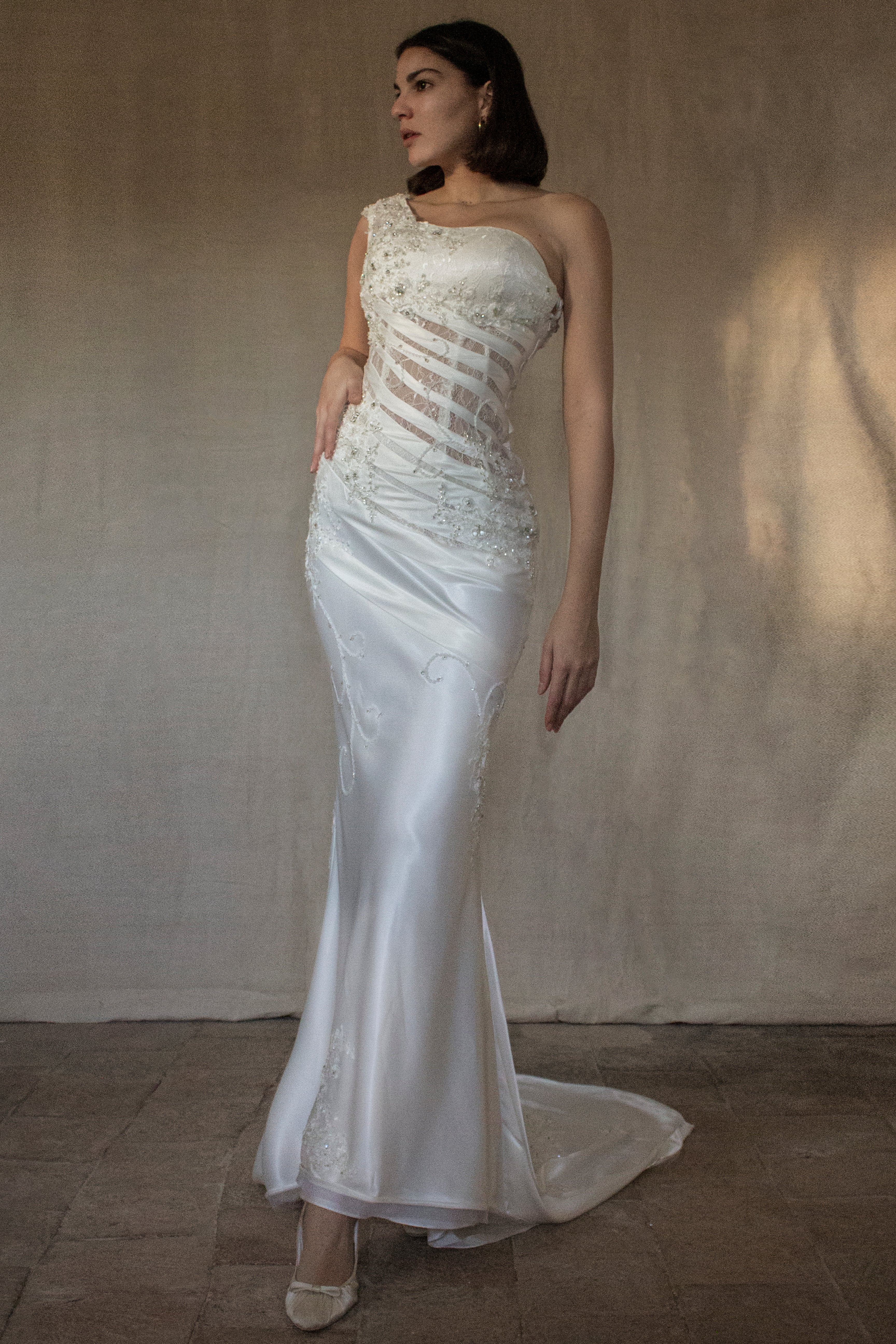 328 - SENSUAL Y2K VINTAGE BRIDAL MERMAID: SHEER ONE-SHOULDER STRETCH SATIN WITH EMBROIDERY