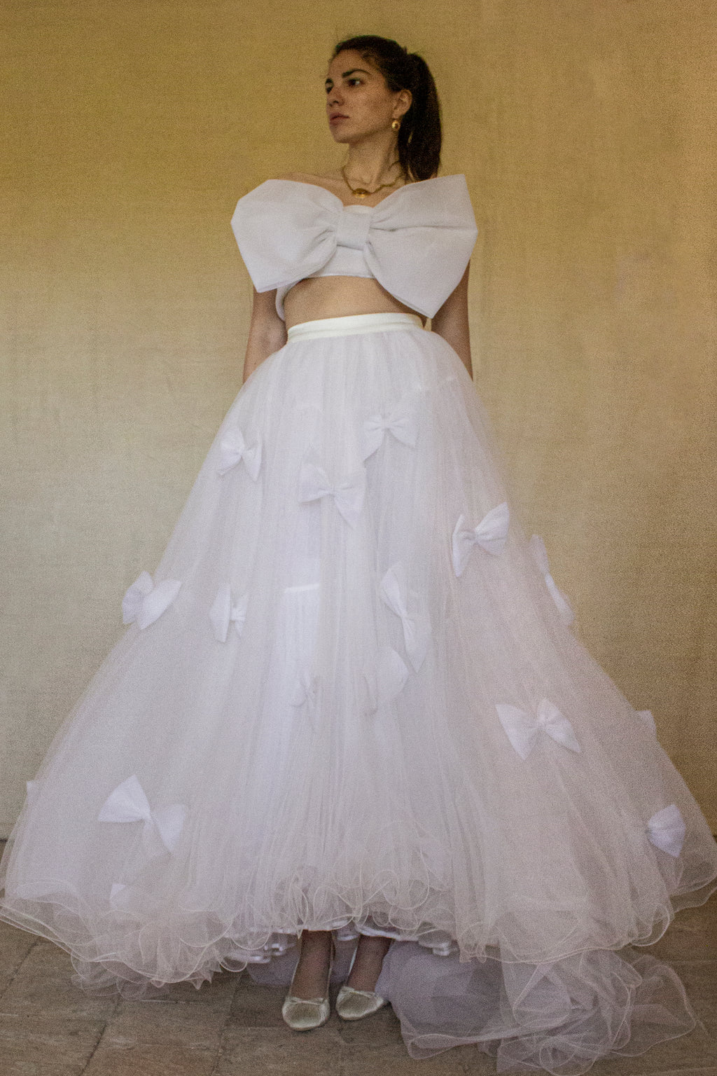 236 - VINTAGE TWO-PIECE TULLE WEDDING DRESS: CROP TOP WITH MAXI BOW & BIG BALL GOWN SKIRT - WHITE 90s STYLE - Vague atelier