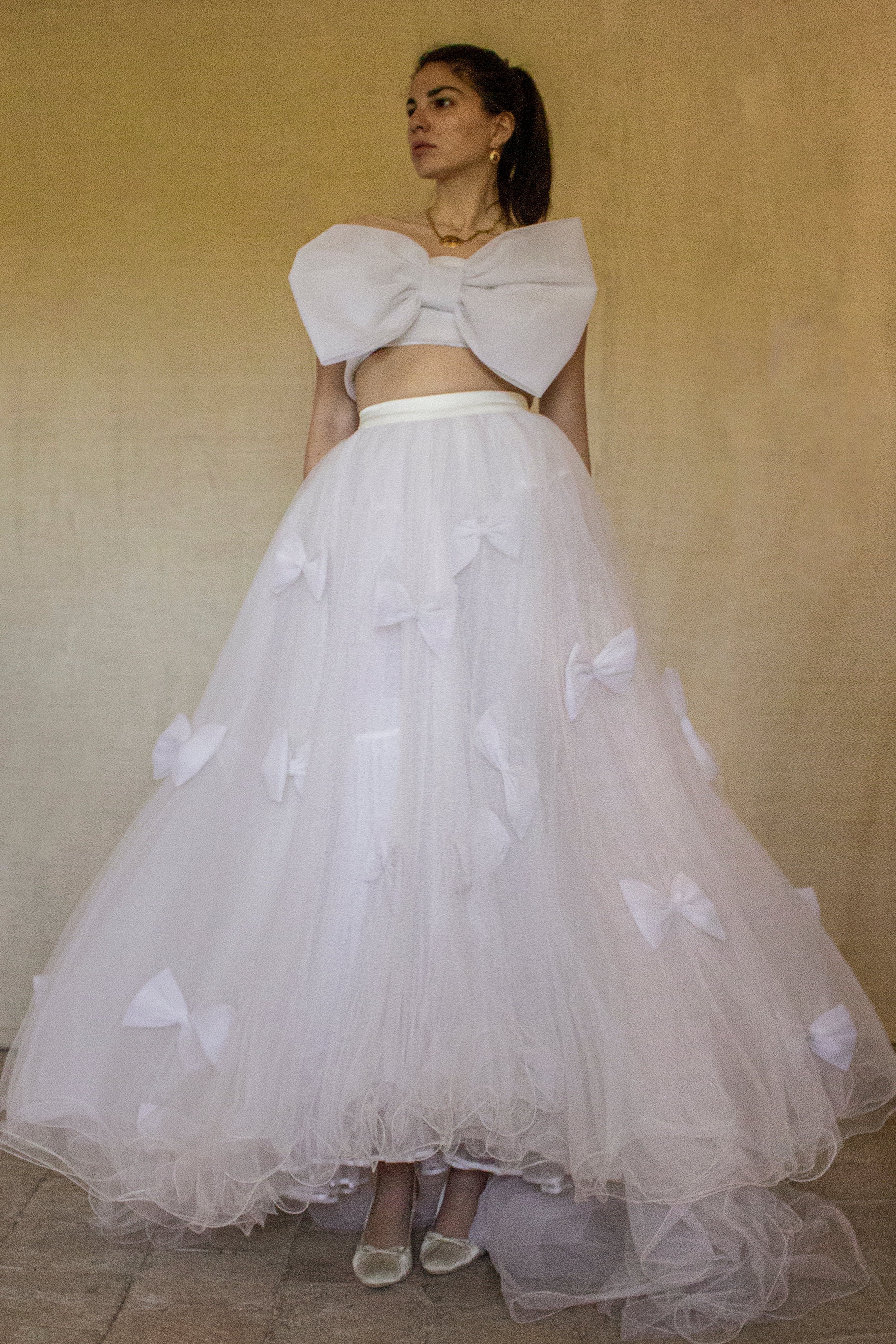 236 - VINTAGE TWO-PIECE TULLE WEDDING DRESS: CROP TOP WITH MAXI BOW & BIG BALL GOWN SKIRT - WHITE 90s STYLE - Vague atelier