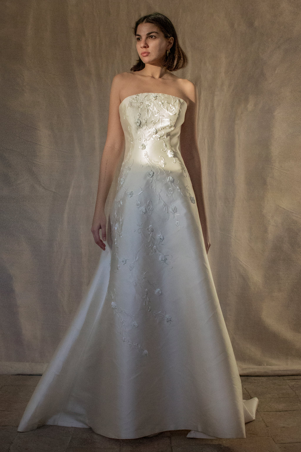 327 - MINIMALIST VINTAGE SILK MIKADO SHEATH: ICE JEWEL EMBROIDERY & FLOWY LONG TRAIN - Vague atelier