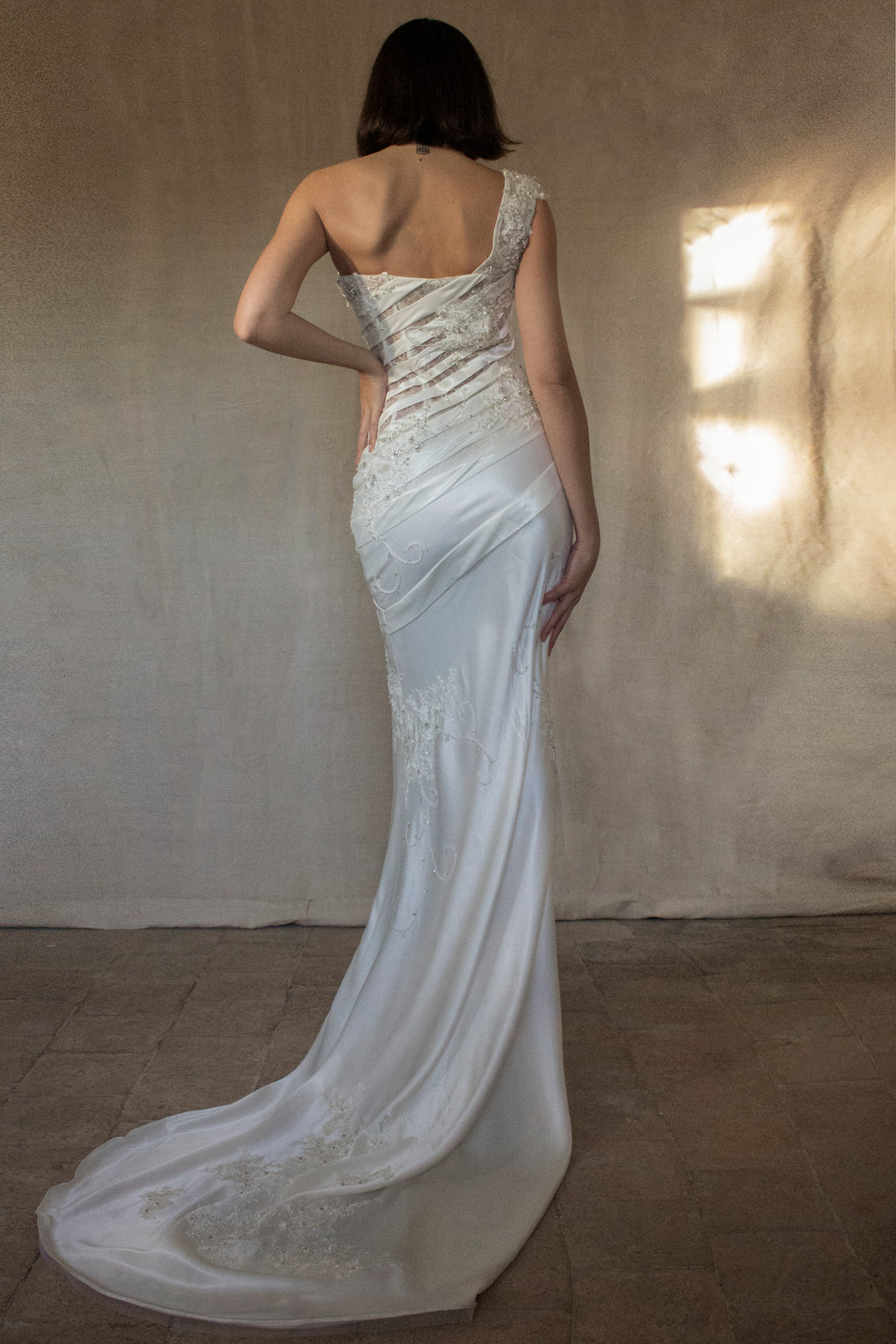 328 - SENSUAL Y2K VINTAGE BRIDAL MERMAID: SHEER ONE-SHOULDER STRETCH SATIN WITH EMBROIDERY - Vague atelier