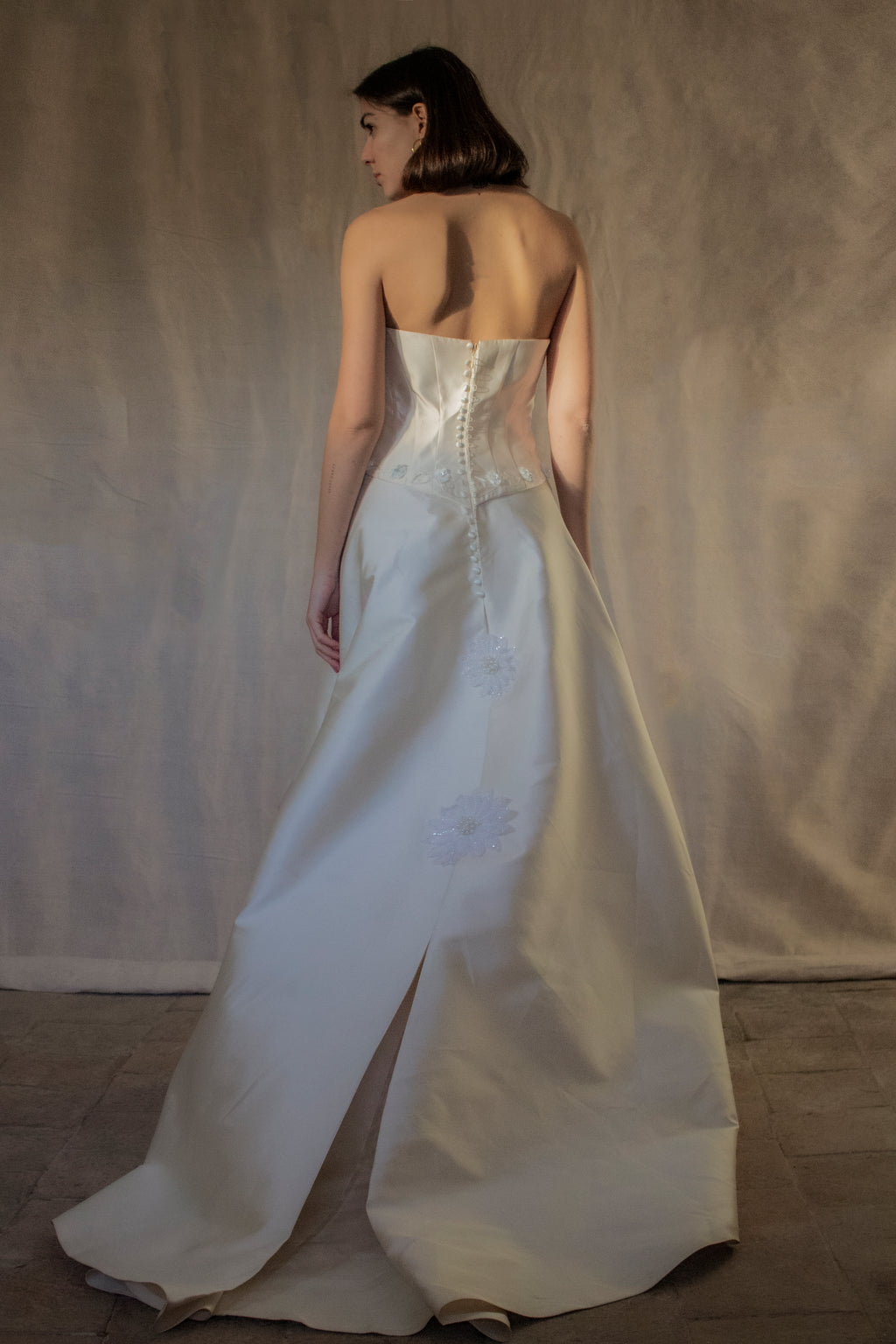 327 - MINIMALIST VINTAGE SILK MIKADO SHEATH: ICE JEWEL EMBROIDERY & FLOWY LONG TRAIN - Vague atelier