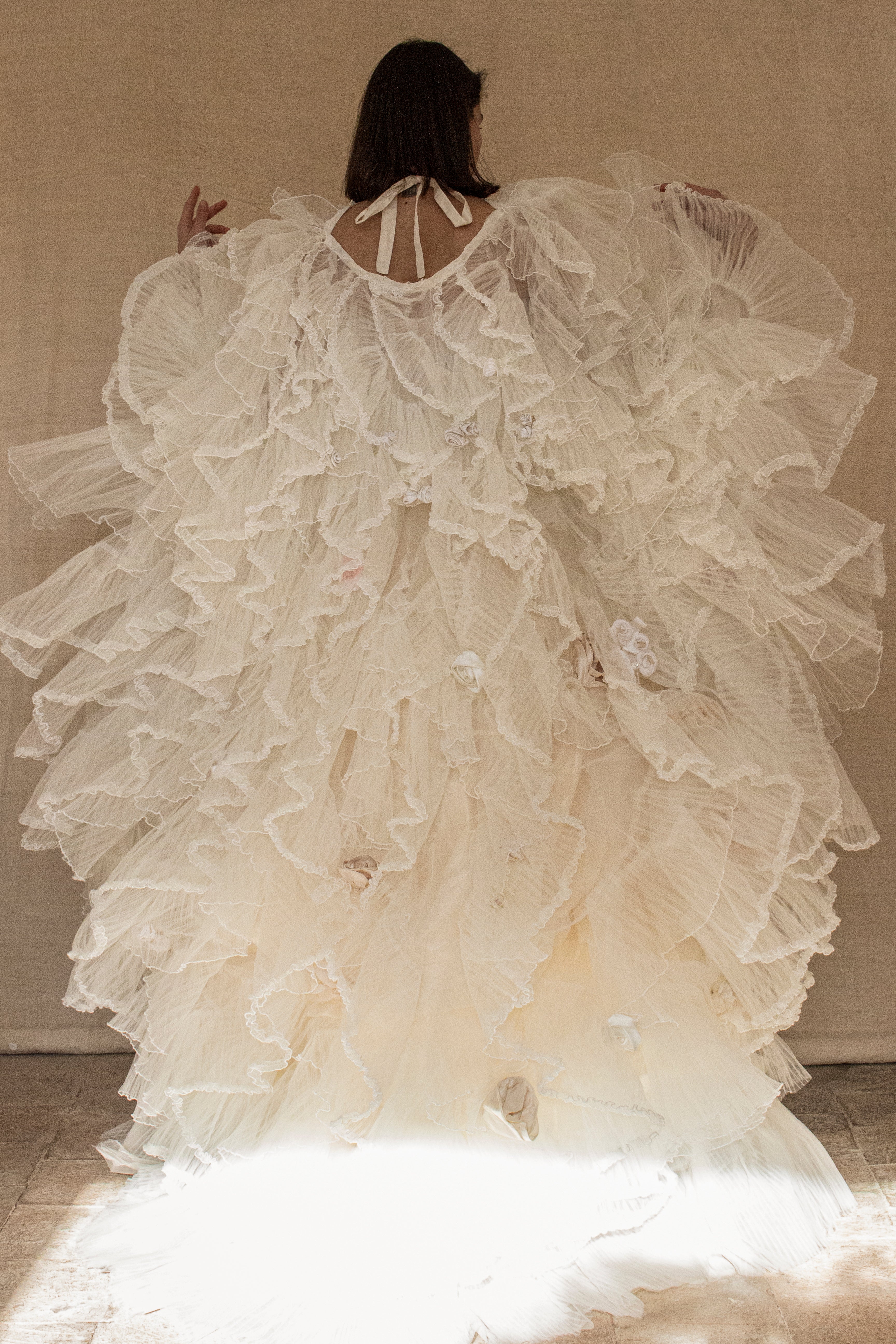 335 - ROMANTIC CREAM SILK TAFFETA VINTAGE WEDDING DRESS: UNIQUE 3-PIECE BALL GOWN WITH RUFFLED CLOUD CAPE