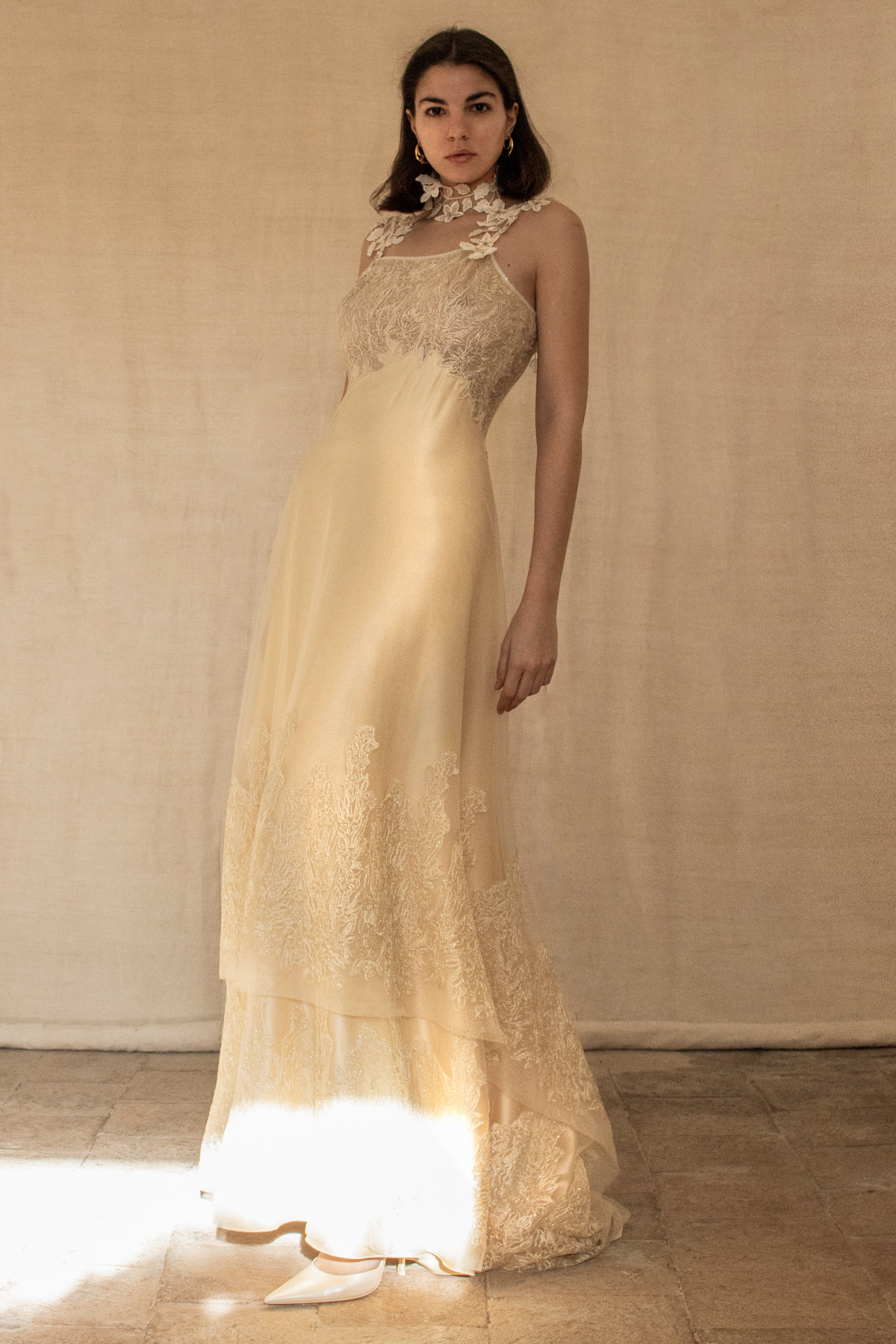 332 - GOLDEN SILK TULLE VINTAGE WEDDING DRESS: UNIQUE A-LINE SLIP GOWN WITH FLORAL DETAILS & TRAIN