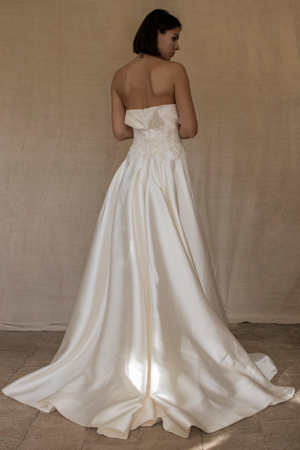 316 - STRAPLESS SILK MIKADO WEDDING DRESS: STRUCTURED A-LINE GOWN WITH HEART NECKLINE & TRAIN - Vague atelier