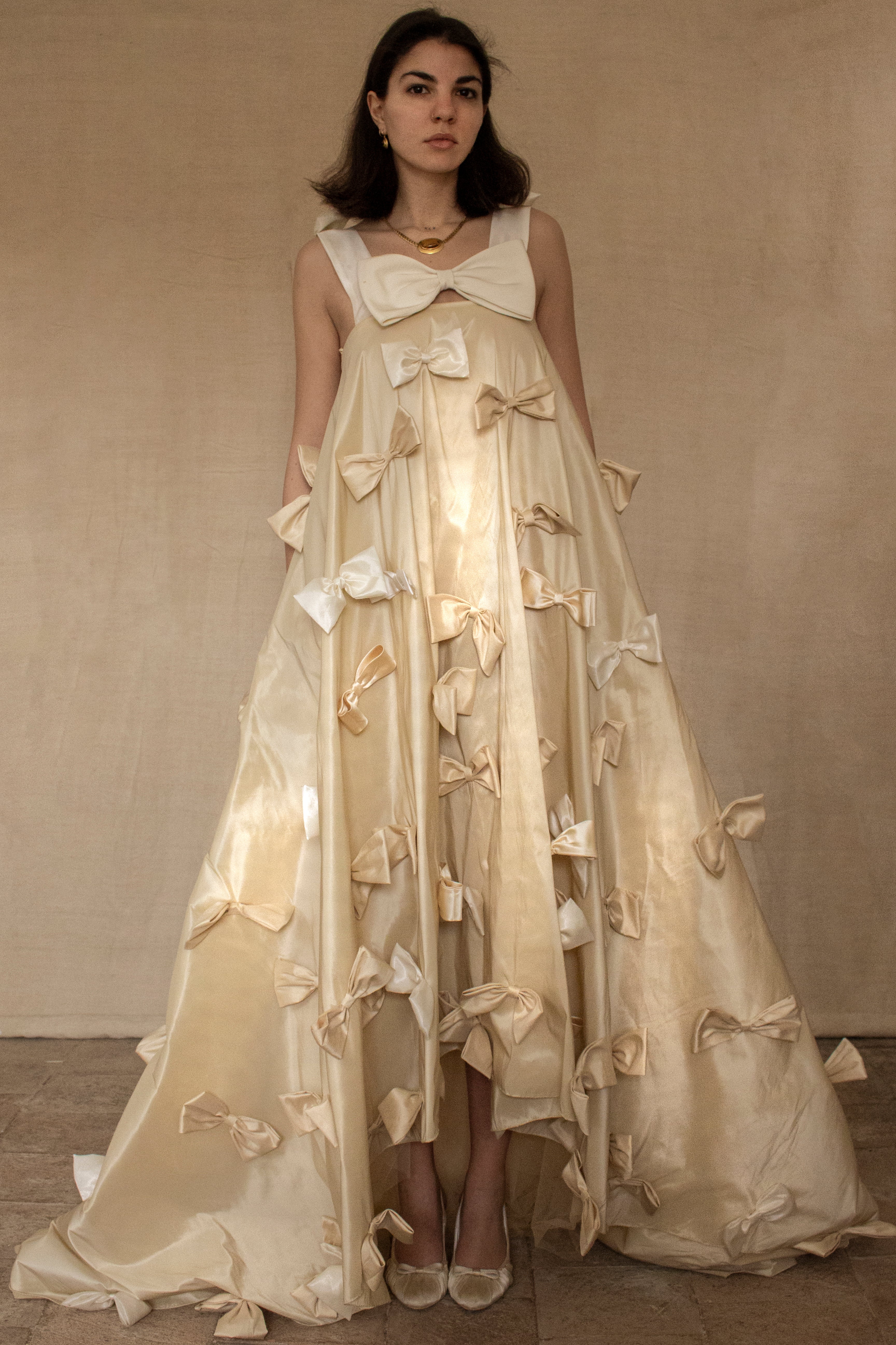 339 - ECRU BEIGE SILK TAFFETA UPCYCLED WEDDING DRESS: UNIQUE VINTAGE TRAPEZE GOWN WITH ALL-OVER CREAM BOW DÉCOR