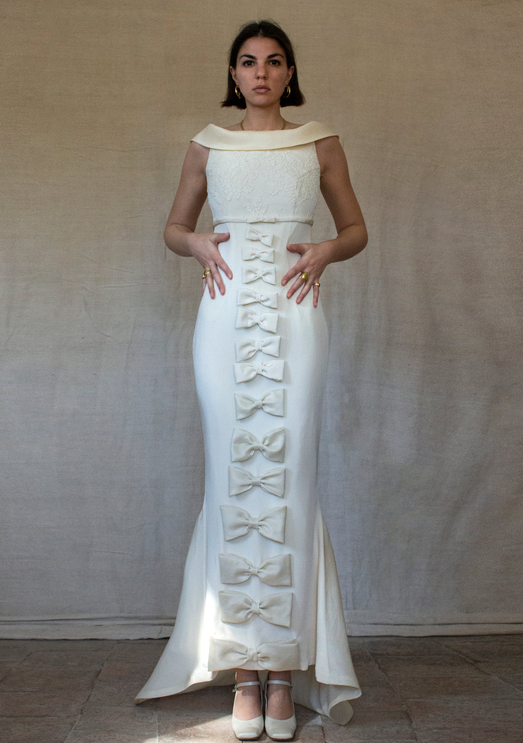 273 - CHIC VINTAGE PURE SILK BRIDAL MERMAID GOWN: LACE BODICE & VERTICAL MAXI BOWS - Vague atelier