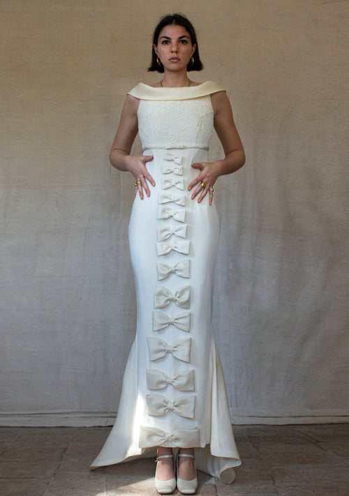 273 - CHIC VINTAGE PURE SILK BRIDAL MERMAID GOWN: LACE BODICE & VERTICAL MAXI BOWS - Vague atelier