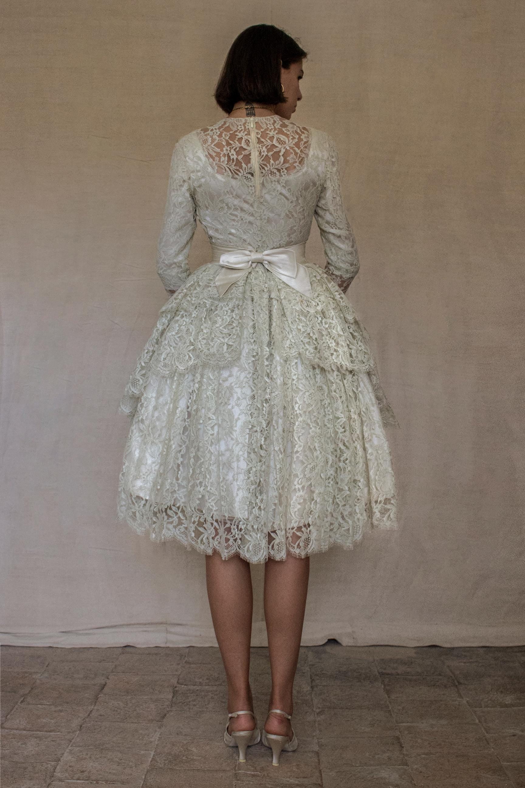 306 - VINTAGE 1960S LACE MINI WEDDING DRESS: MOD STYLE SHORT GOWN WITH ASYMMETRICAL PEPLUM