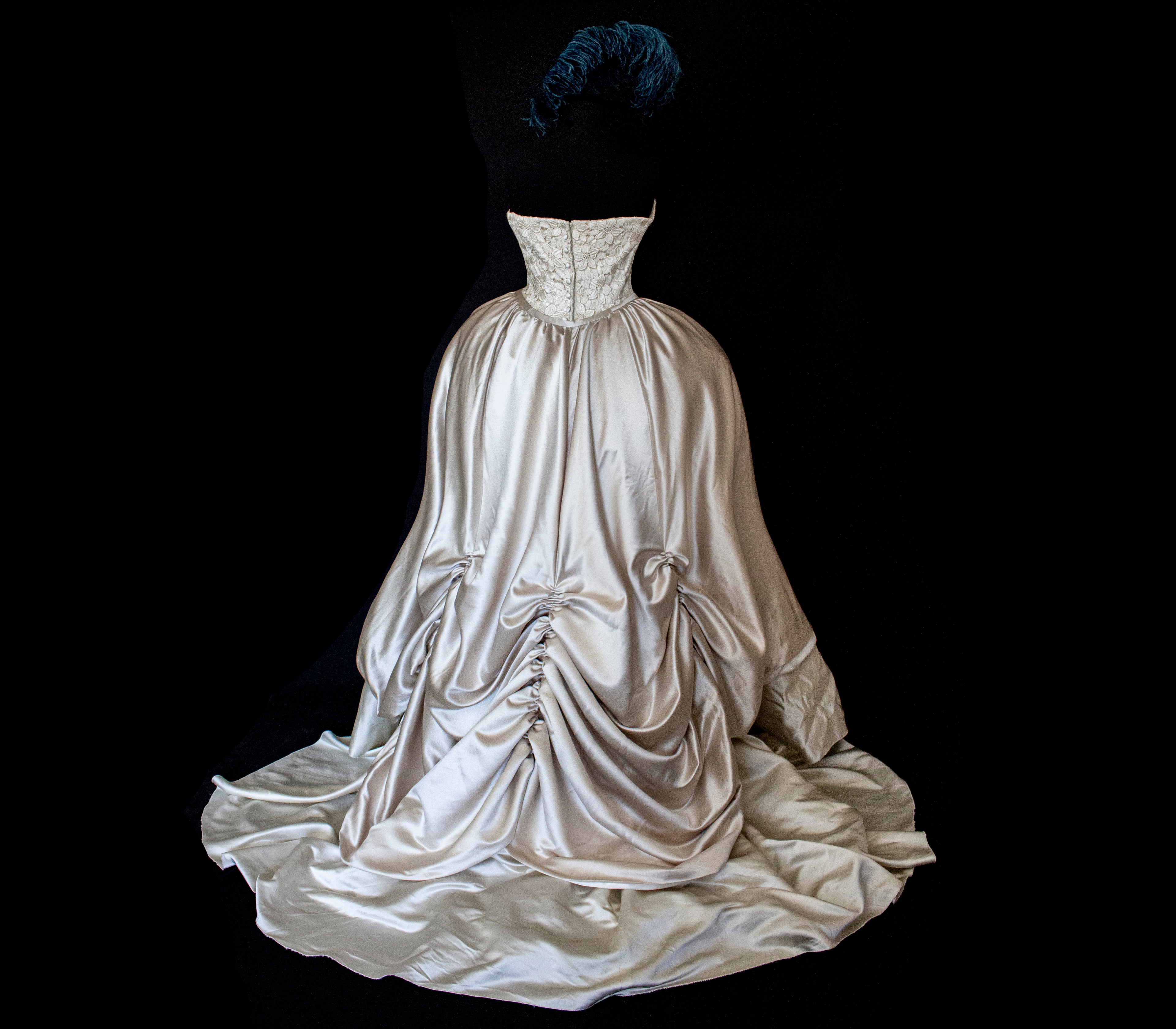 321 - CARRIE BRADSHAW STYLE VINTAGE BRIDAL GOWN: VOLUMINOUS SILK SATIN & BLUE FEATHER DETAIL