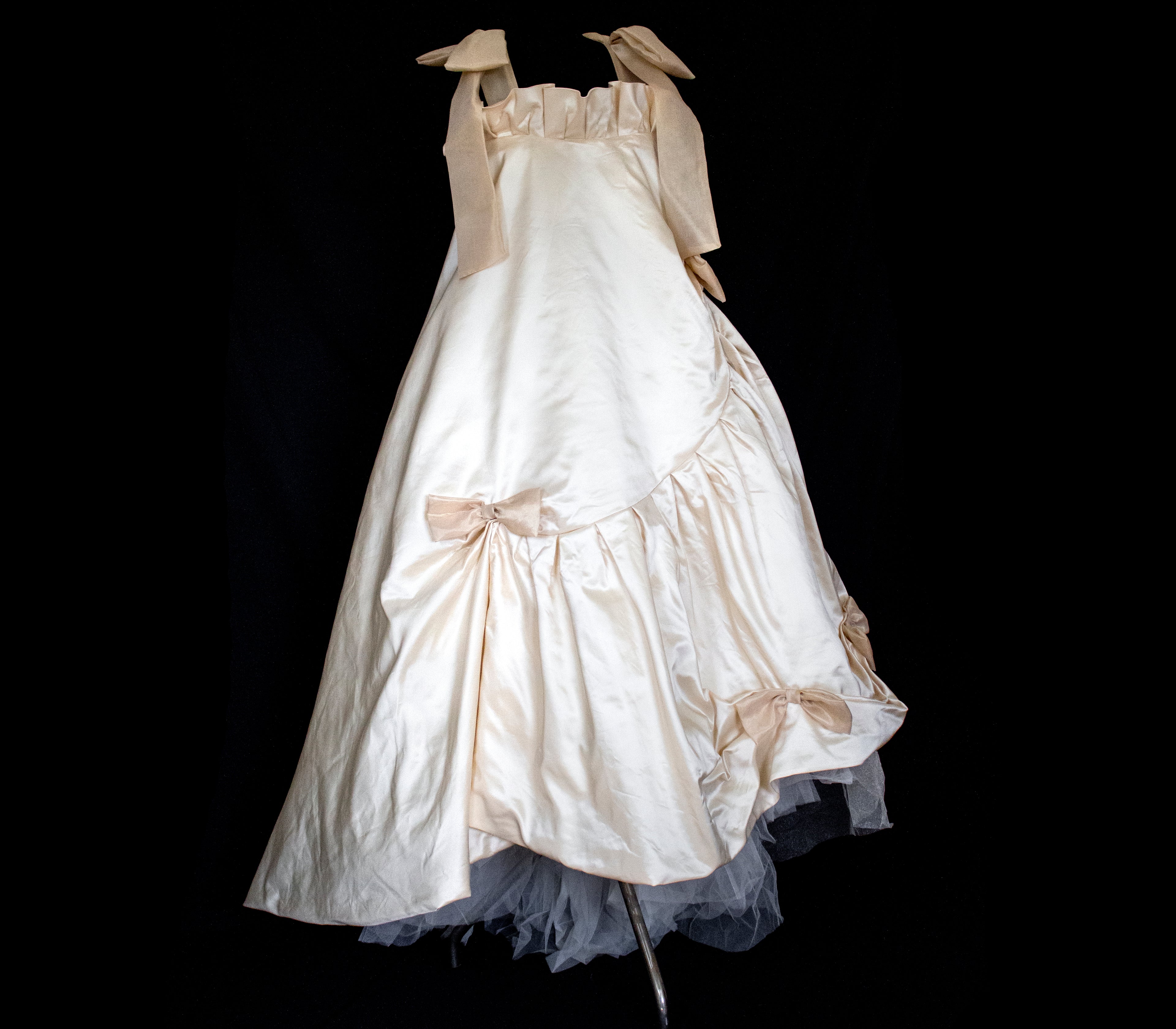 354 - UNIQUE SILK TAFFETA TRAPEZE WEDDING DRESS: CREAM & CARAMEL GOWN WITH MAXI ORGANZA BOWS, OPEN BACK & RUFFLES - Vague atelier