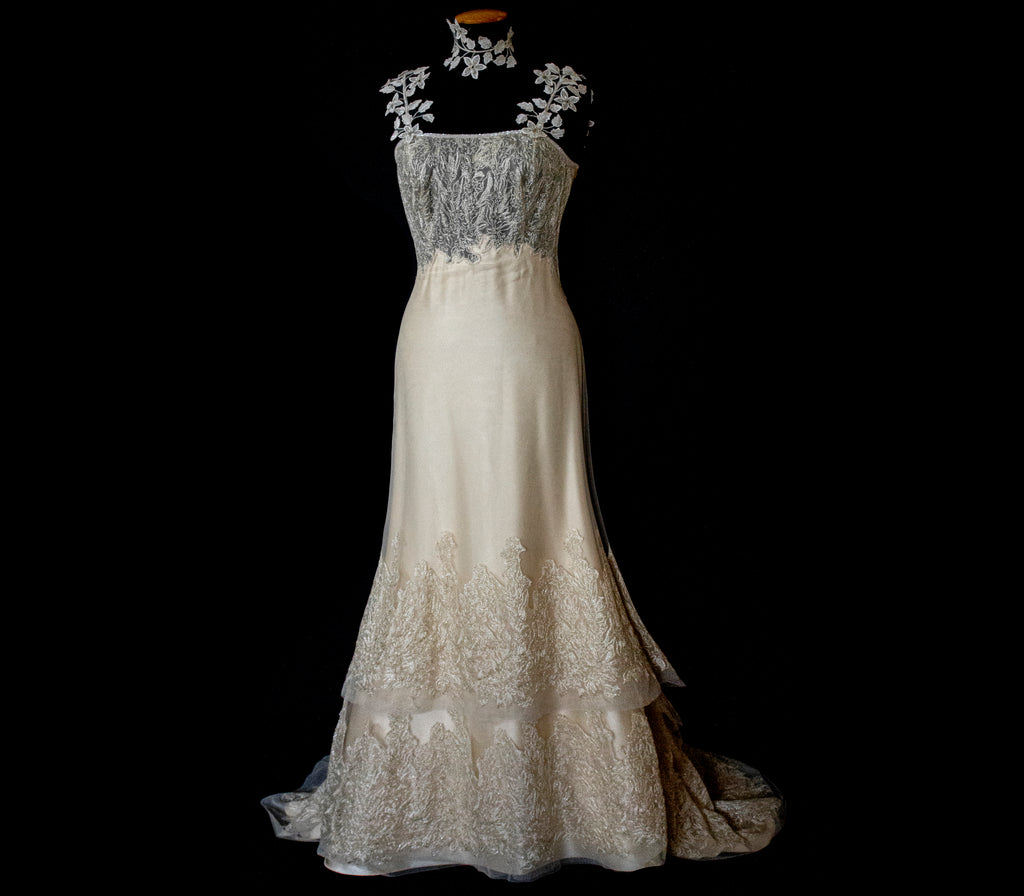 332 - GOLDEN SILK TULLE VINTAGE WEDDING DRESS: UNIQUE A-LINE SLIP GOWN WITH FLORAL DETAILS & TRAIN - Vague atelier