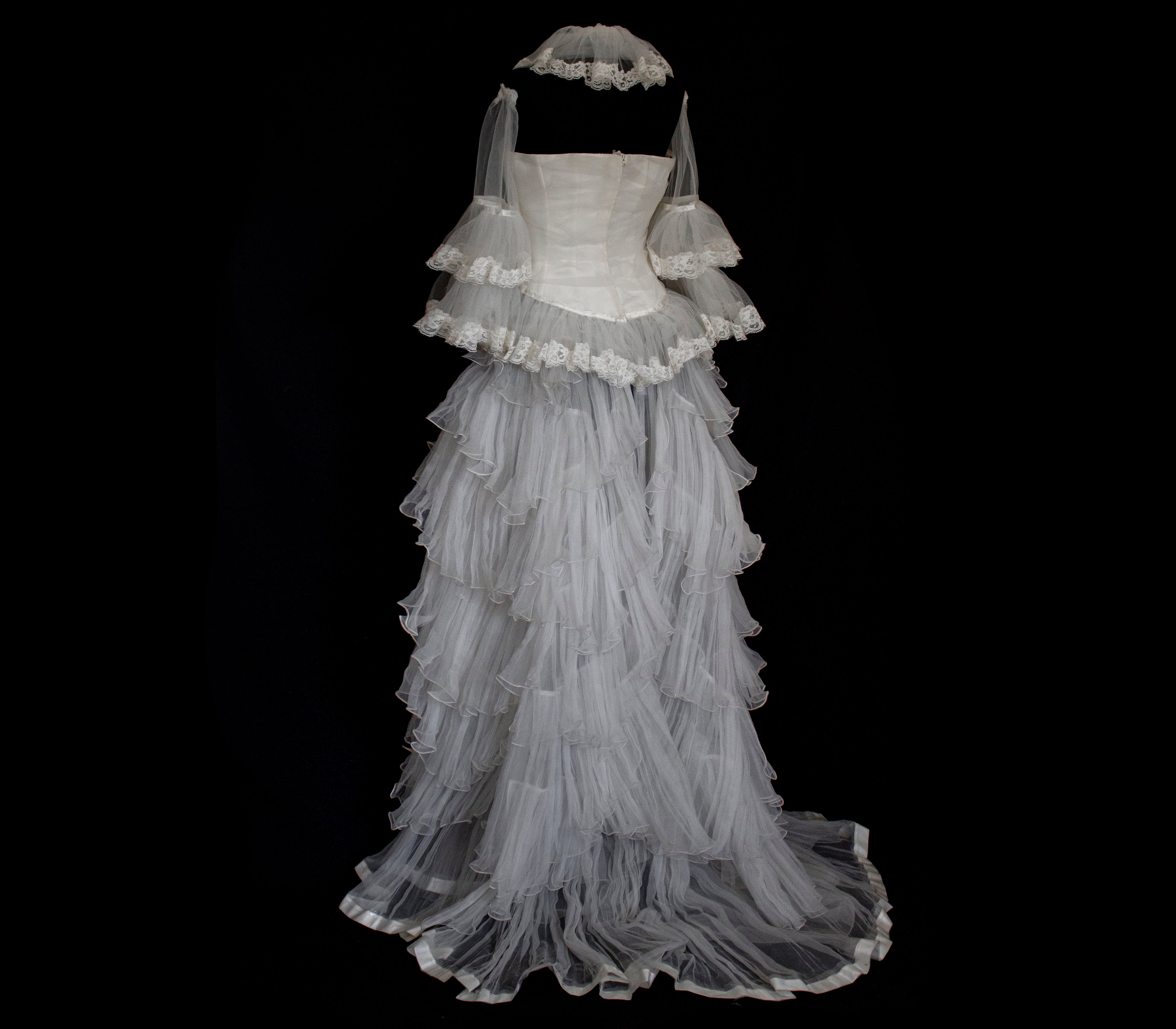 317 - MODULAR VINTAGE BOHO BRIDAL SET: DETACHABLE LACE TOP & SLEEVES WITH SCENOGRAPHIC PLEATED "WING" SKIRT