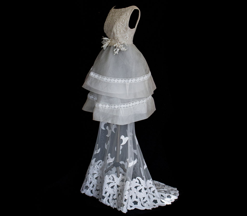 315 - UNIQUE MULTILAYER FLORAL BRIDAL GOWN: 1940S PEPLUM & UPCYCLED MULTI-ERA VINTAGE LACE DRESS - Vague atelier