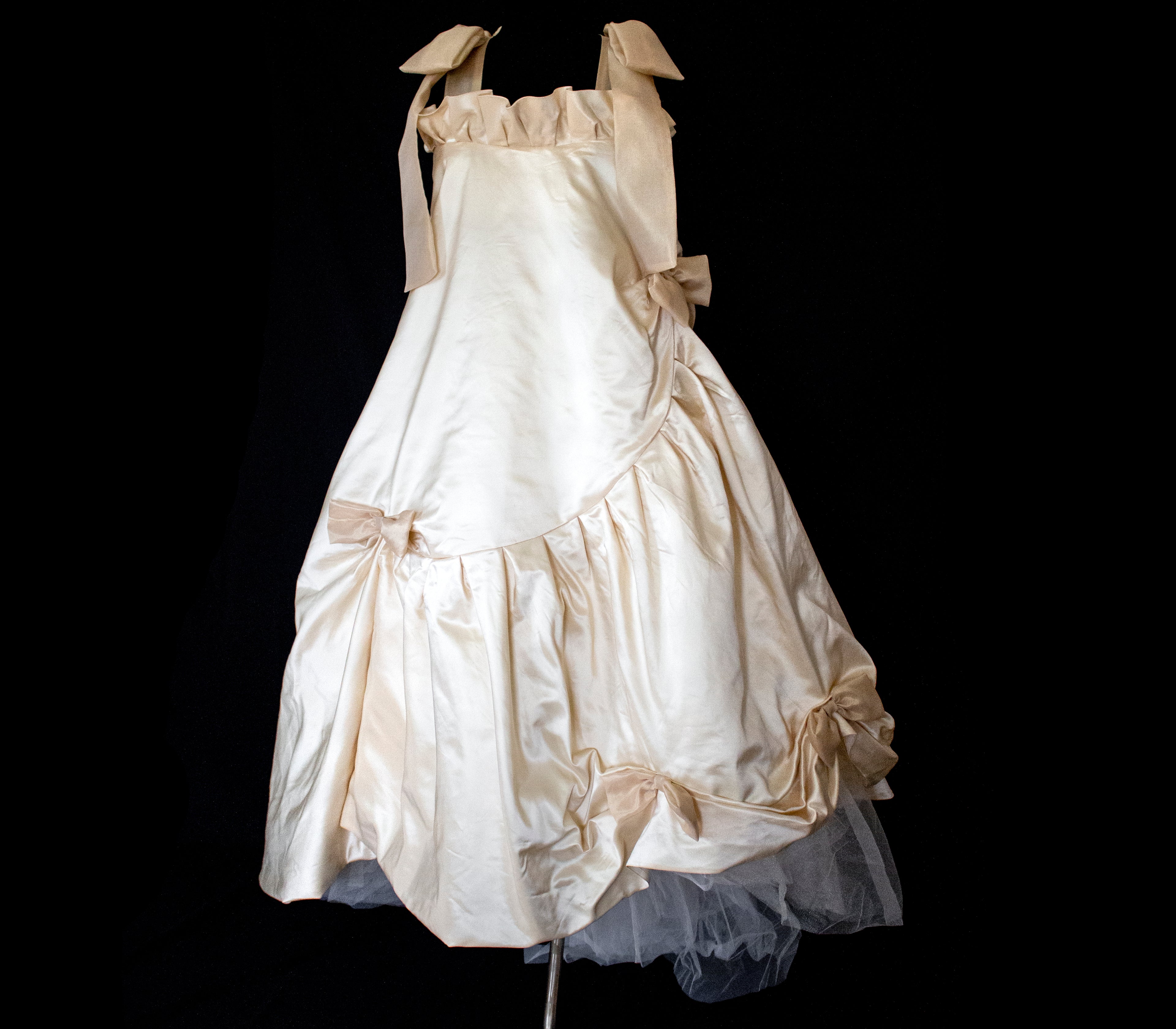 354 - UNIQUE SILK TAFFETA TRAPEZE WEDDING DRESS: CREAM & CARAMEL GOWN WITH MAXI ORGANZA BOWS, OPEN BACK & RUFFLES - Vague atelier