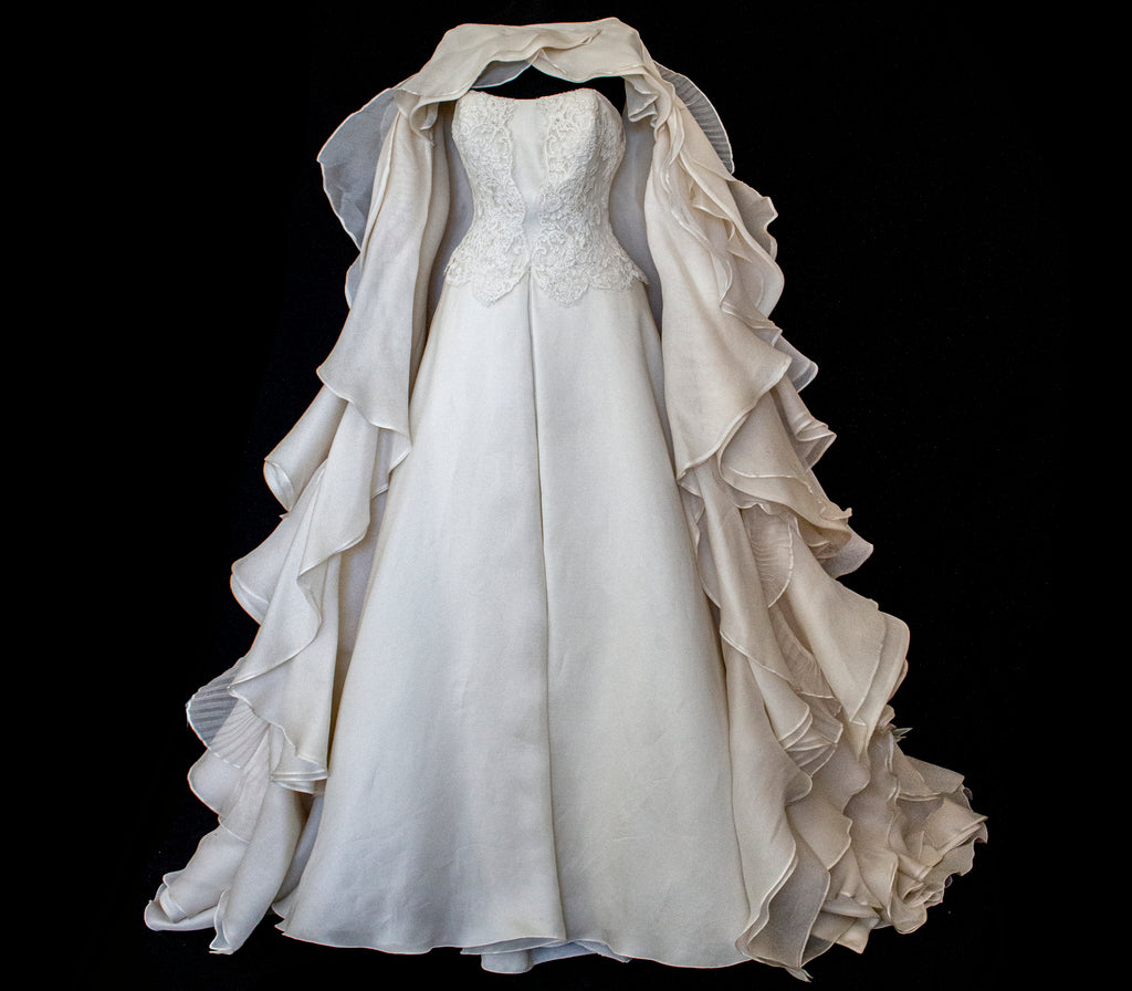 320 - LUXURY PURE SILK VINTAGE BRIDAL GOWN: A-LINE LACE DRESS WITH DETACHABLE RUFFLED CAPE