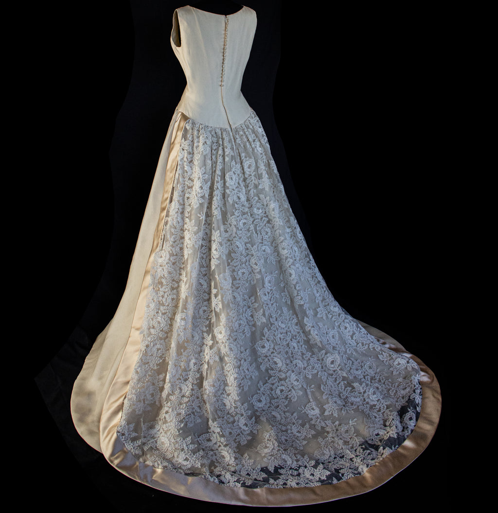 137 - VINTAGE LORENZO RIVA DESIGNER SIGNED WEDDING DRESS: PRECIOUS SILK & LACE TRAIN GOWN - 1950S 1960S ARCHIVAL COUTURE