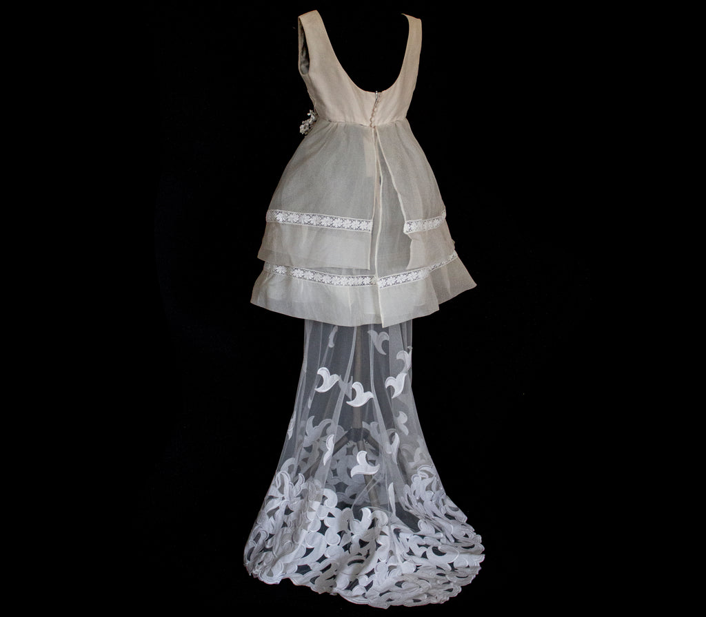 315 - UNIQUE MULTILAYER FLORAL BRIDAL GOWN: 1940S PEPLUM & UPCYCLED MULTI-ERA VINTAGE LACE DRESS - Vague atelier