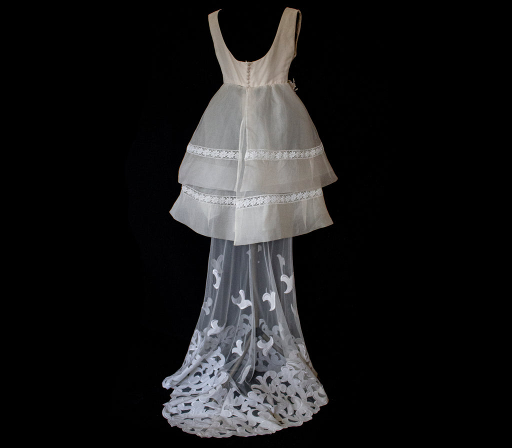 315 - UNIQUE MULTILAYER FLORAL BRIDAL GOWN: 1940S PEPLUM & UPCYCLED MULTI-ERA VINTAGE LACE DRESS - Vague atelier