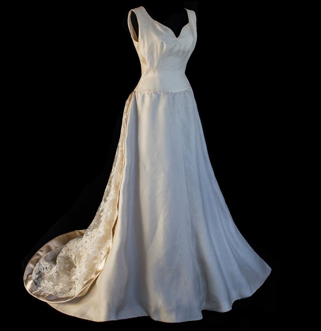 137 - VINTAGE LORENZO RIVA DESIGNER SIGNED WEDDING DRESS: PRECIOUS SILK & LACE TRAIN GOWN - 1950S 1960S ARCHIVAL COUTURE