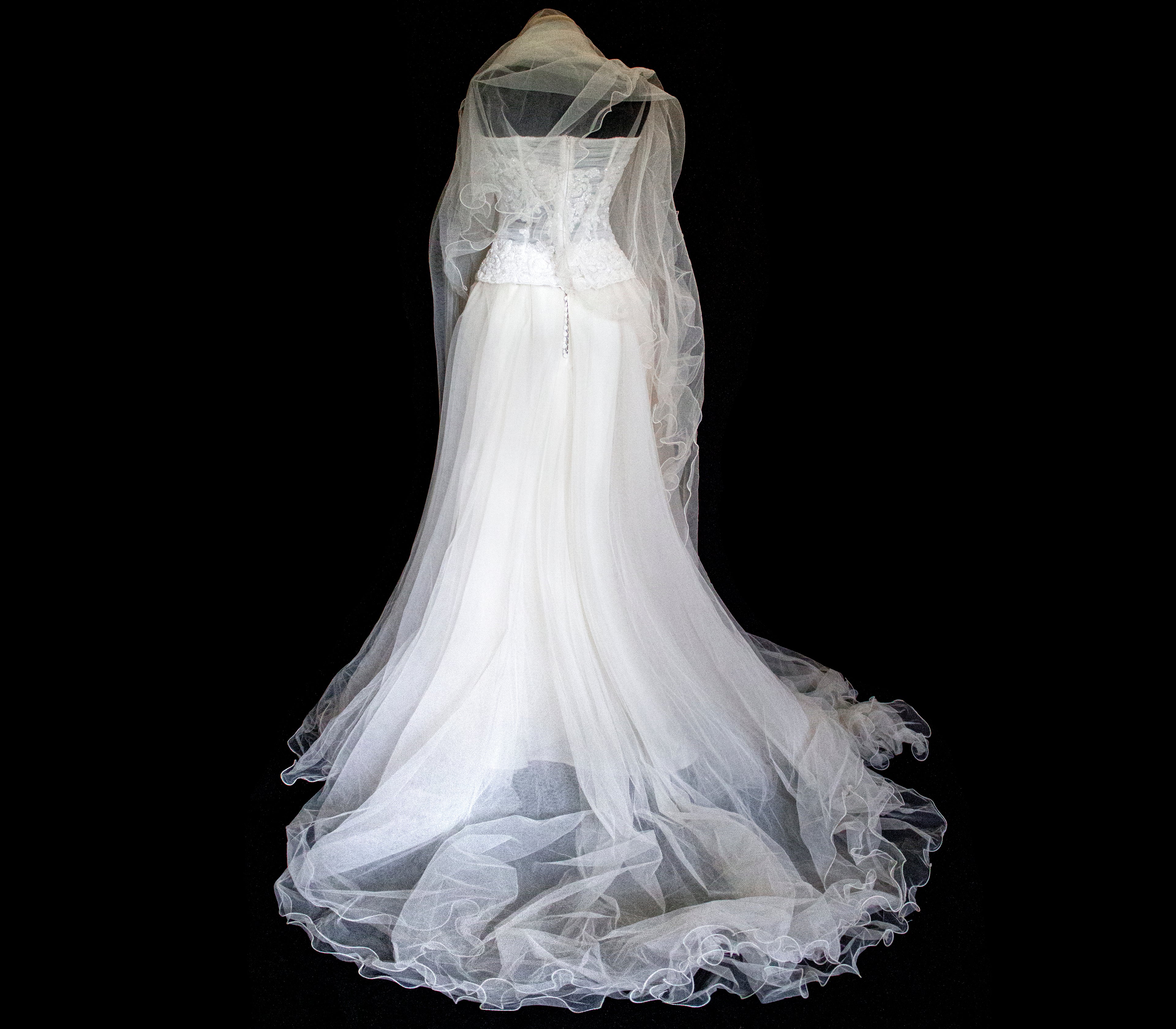 361 - VINTAGE PRINCESS WEDDING DRESS: ECRU SILK TULLE GOWN WITH EMBROIDERED STRAPLESS BODICE