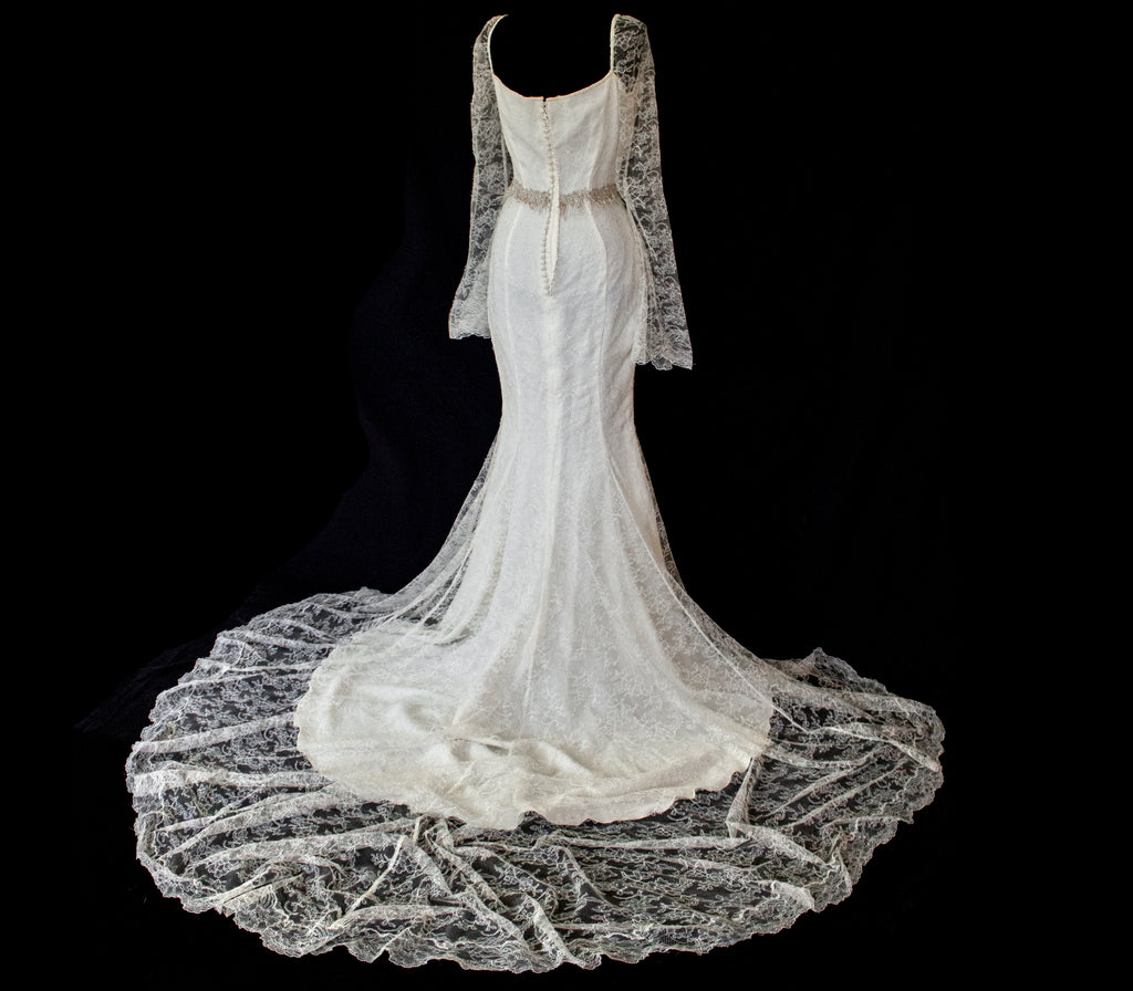 Vintage Chantilly Lace Mermaid Wedding Dress | Full Train Gown - 379
