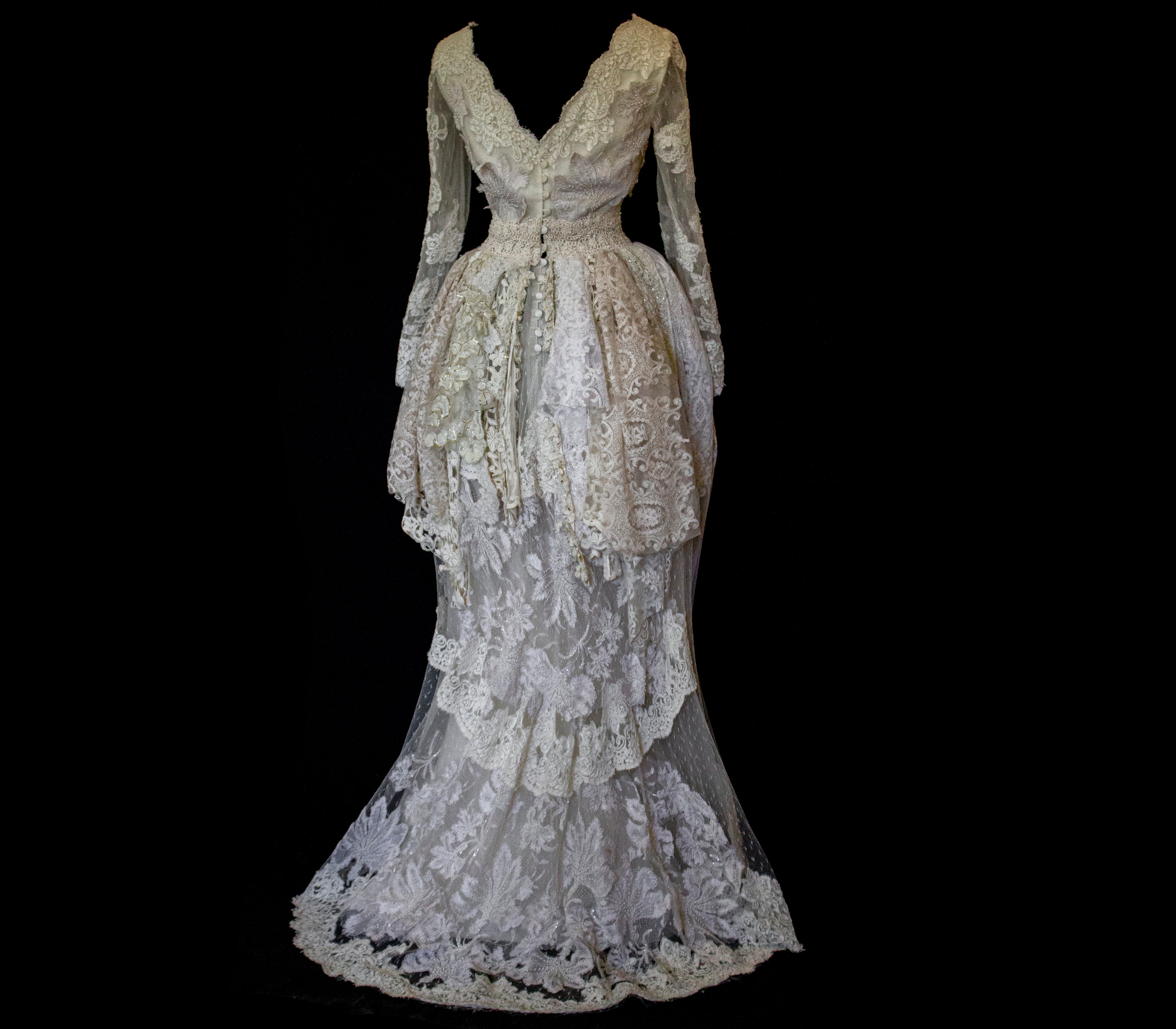 356 - VINTAGE 90s UPCYCLED LACE WEDDING DRESS: IVORY GOWN WITH POLKA DOT TULLE & ANTIQUE MACRAME DETAILS - Vague atelier