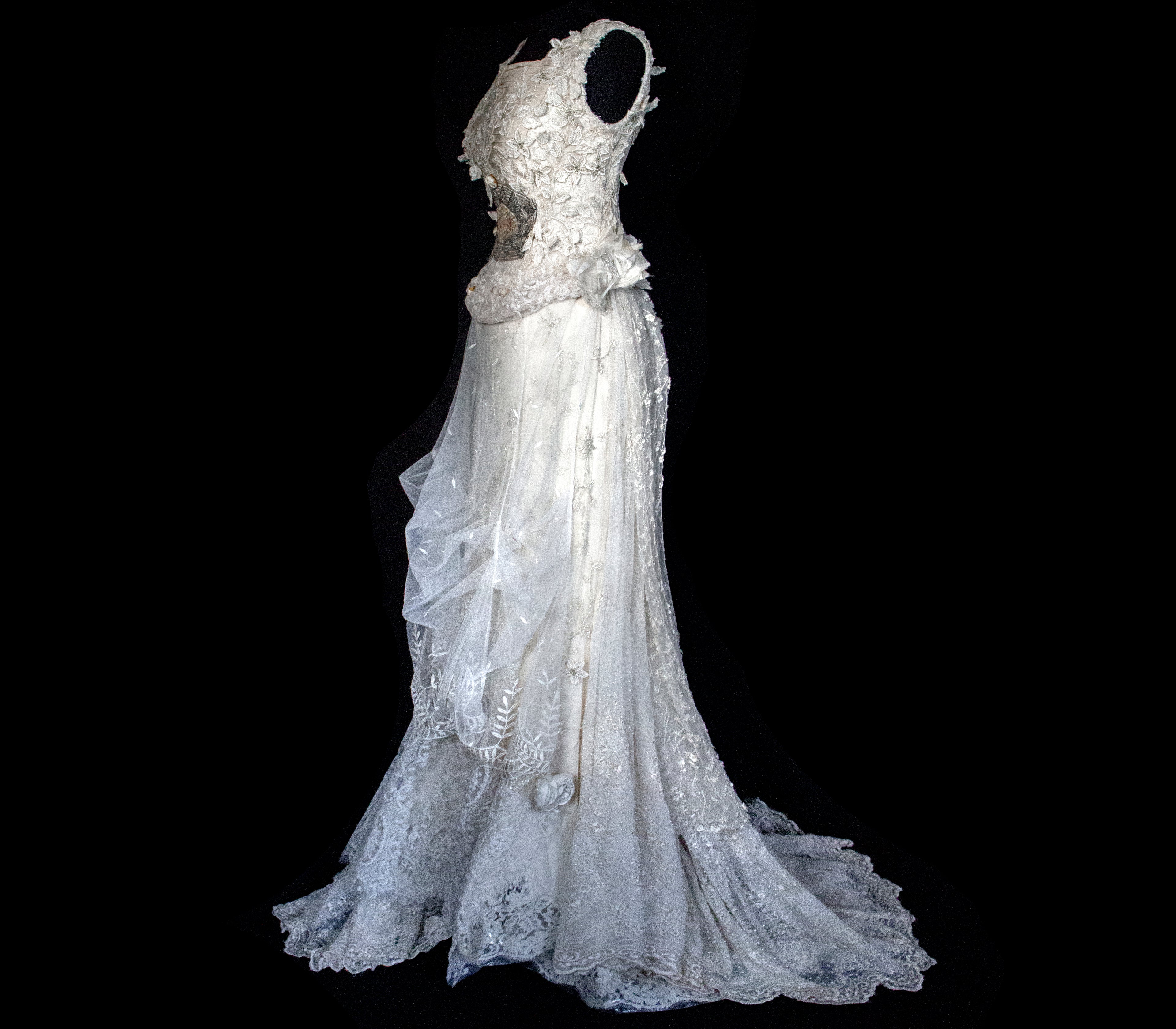 343 - UNIQUE UPCYCLED LACE WEDDING DRESS: VINTAGE BOHO BRIDAL GOWN, 50S 70S SILK EMBROIDERY, GOLD & SILVER LUXURY SUSTAINABLE WEDDING DRESS - Vague atelier