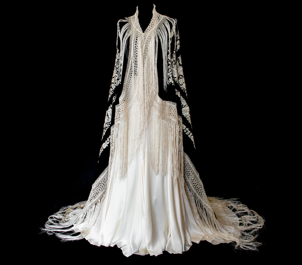 322 - ANTIQUE EARLY 1900S HAND-EMBROIDERED SILK PIANO SHAWL & VINTAGE SILK SATIN SKIRT - Vague atelier