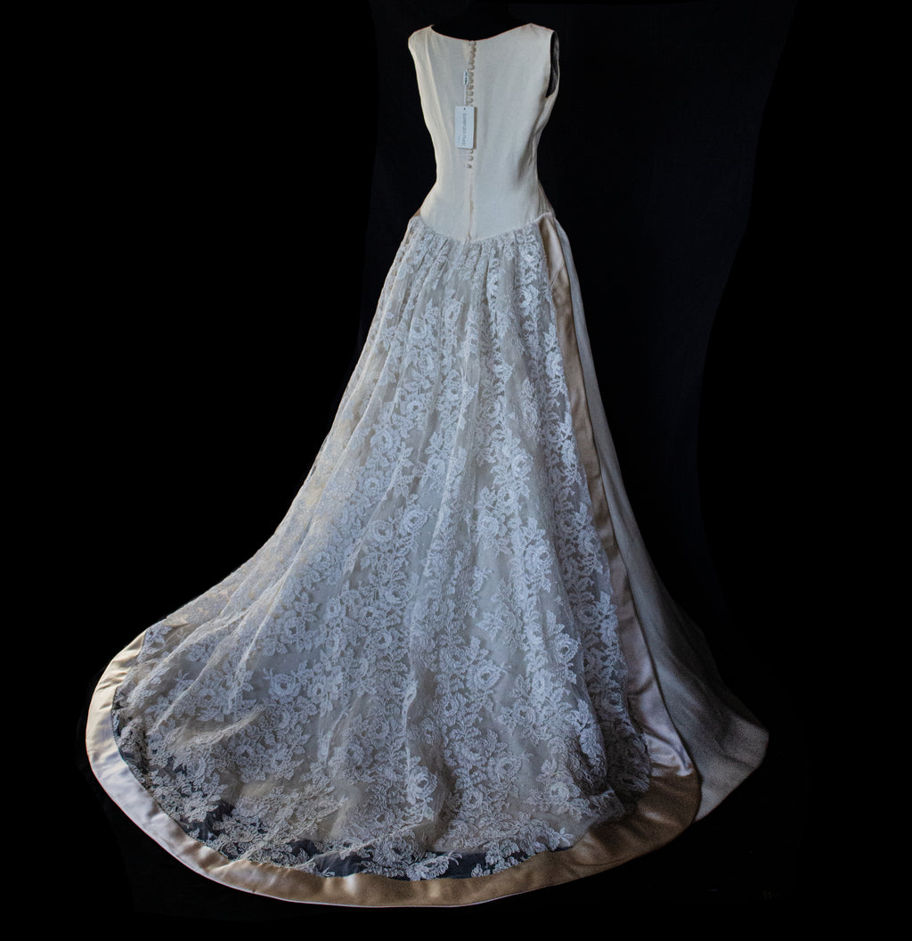 137 - VINTAGE LORENZO RIVA DESIGNER SIGNED WEDDING DRESS: PRECIOUS SILK & LACE TRAIN GOWN - 1950S 1960S ARCHIVAL COUTURE