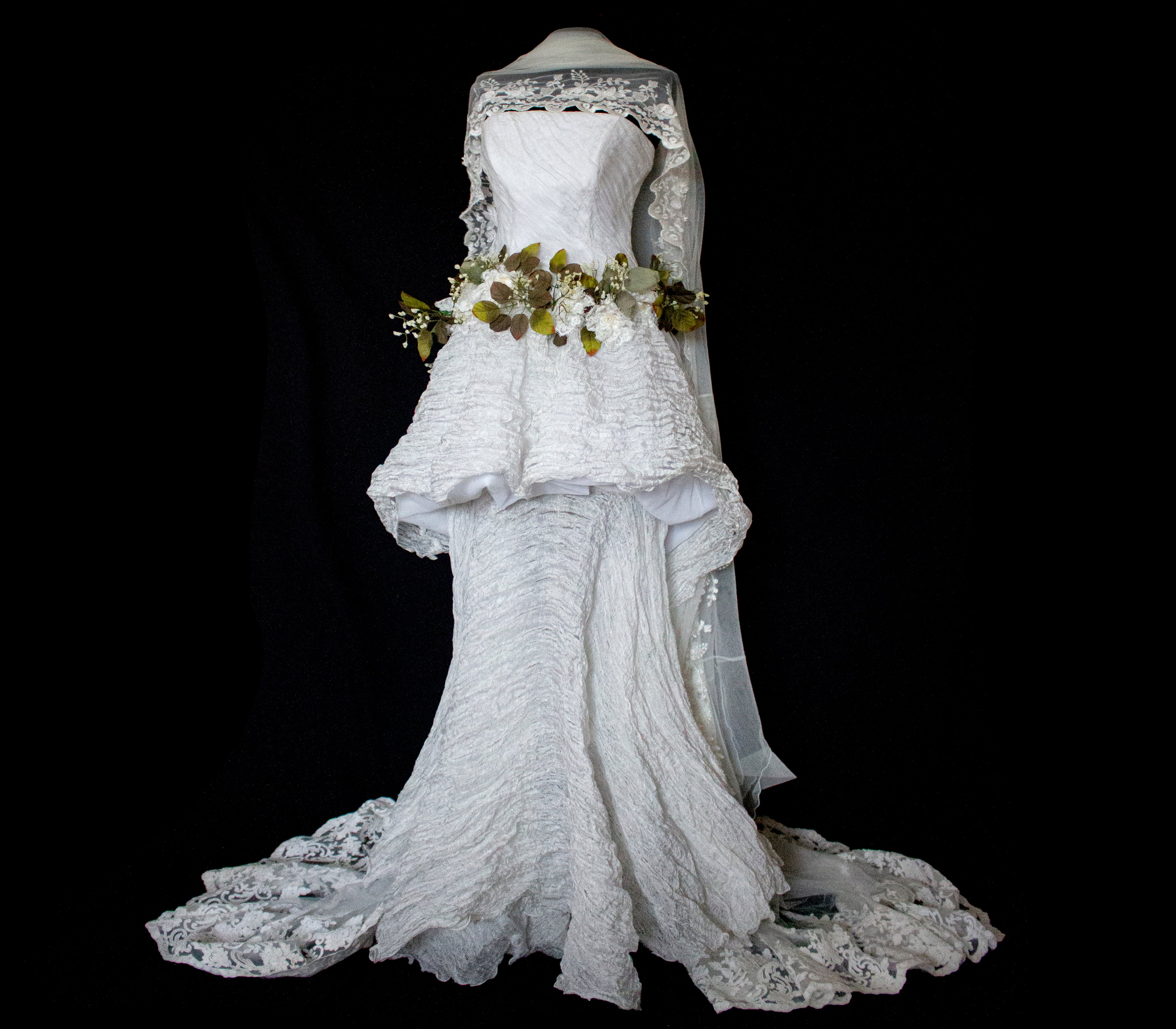 324 - PEARL GREY VINTAGE WEDDING DRESS: A ROMANTIC & UNIQUE BUCOLIC MASTERPIECE - Vague atelier
