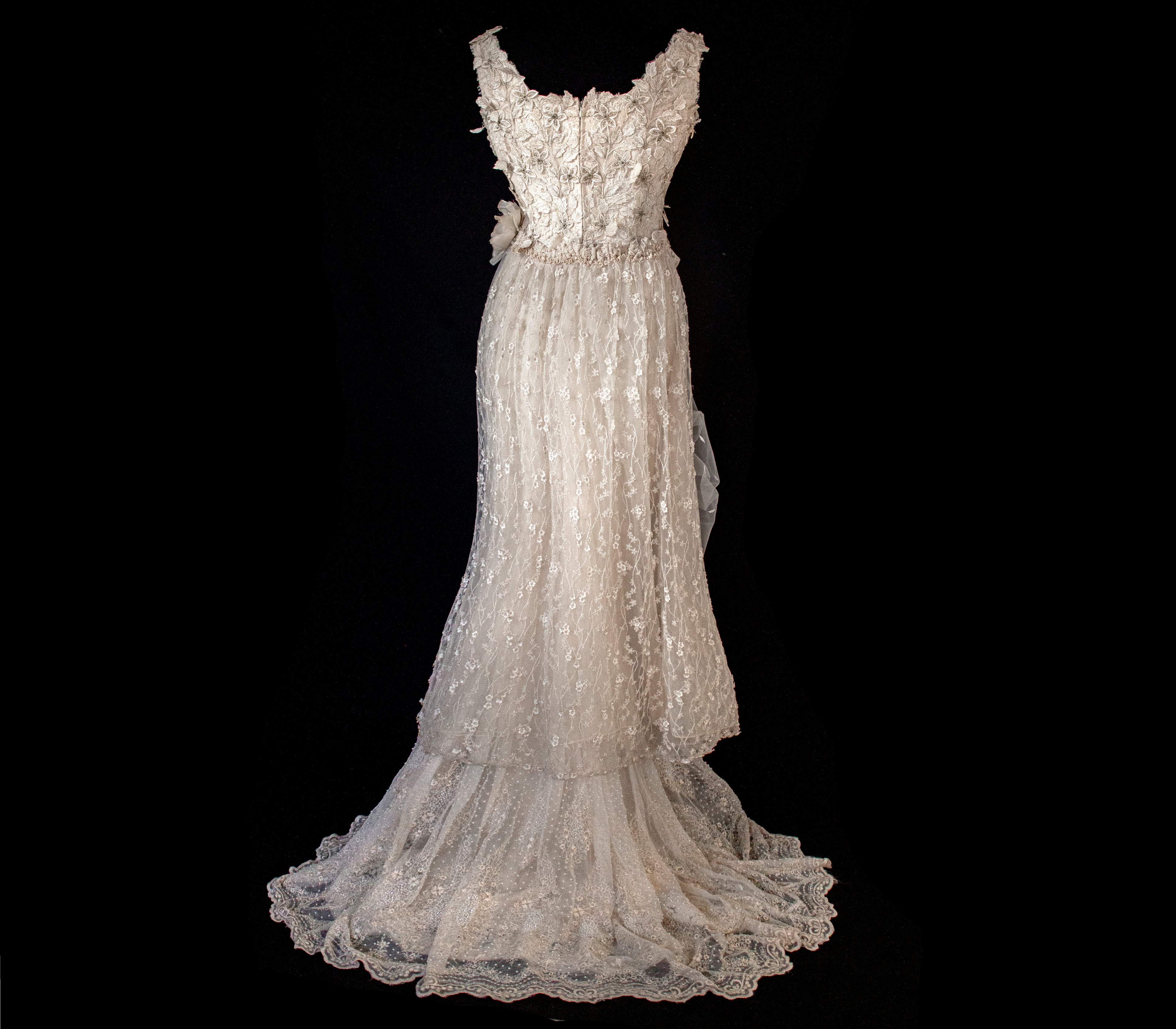 343 - UNIQUE UPCYCLED LACE WEDDING DRESS: VINTAGE BOHO BRIDAL GOWN, 50S 70S SILK EMBROIDERY, GOLD & SILVER LUXURY SUSTAINABLE WEDDING DRESS - Vague atelier