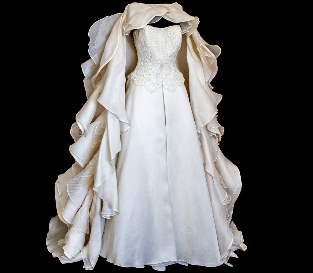 320 - LUXURY PURE SILK VINTAGE BRIDAL GOWN: A-LINE LACE DRESS WITH DETACHABLE RUFFLED CAPE