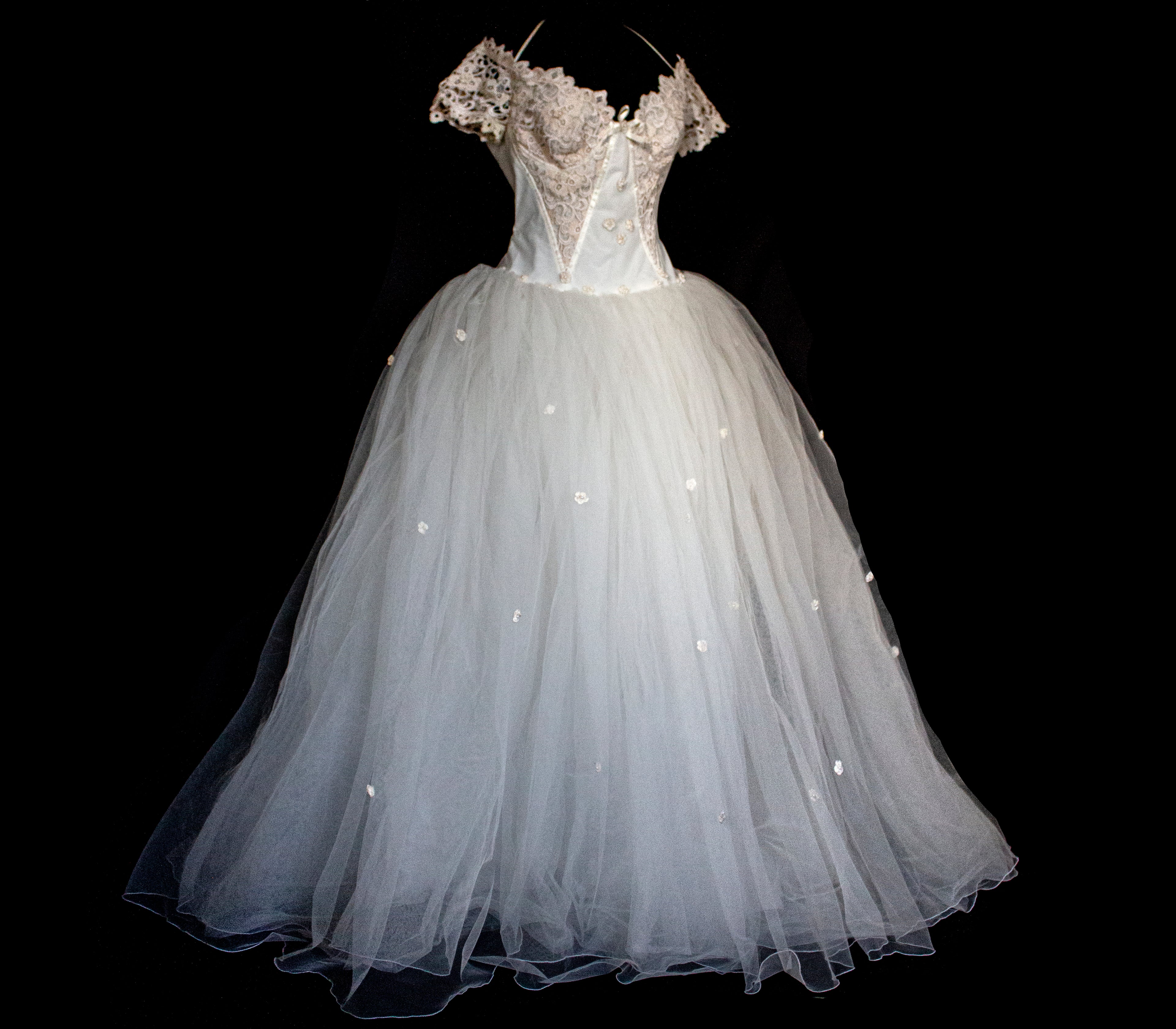 250 - MAJESTIC VINTAGE PRINCESS BALL GOWN: VOLUMINOUS TULLE & MACRAMÉ WITH 3D FLORAL EMBROIDERY